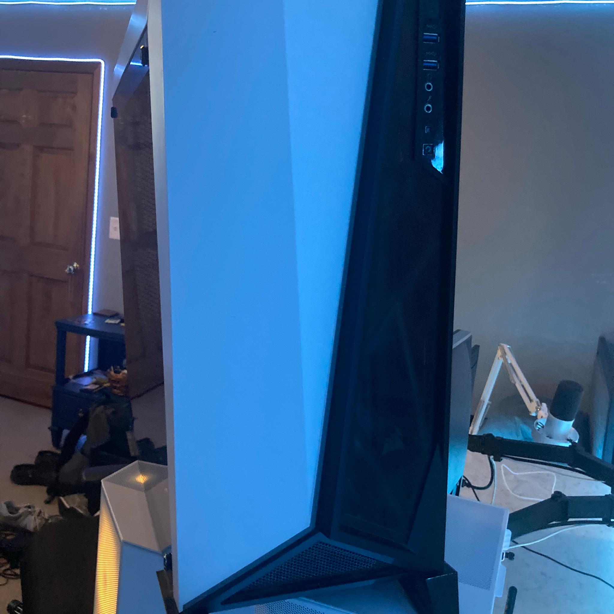 Carbide Series® SPEC-OMEGA Tempered Glass Mid-Tower ATX Gaming Case - Black/ White