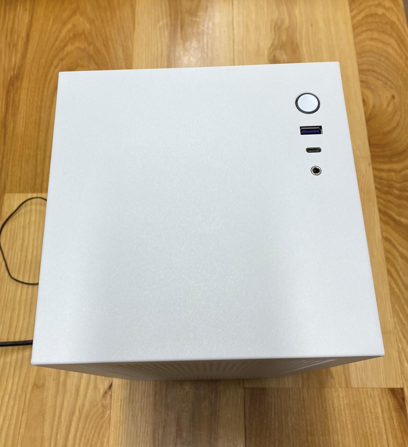 Small ITX Gaming PC | NZXT H1 Case (v1) | Ryzen 7 3700X & Radeon RX 5700XT