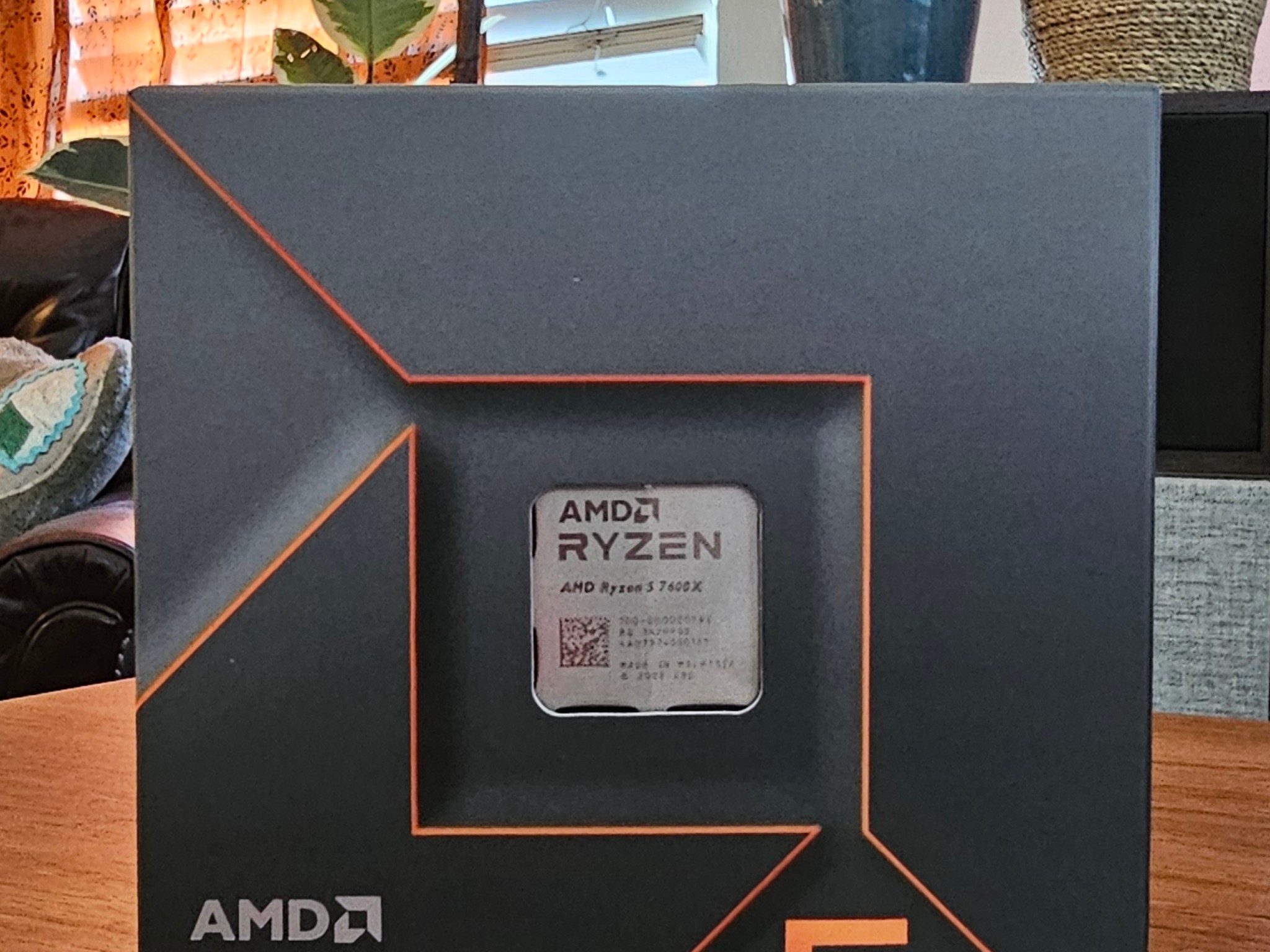 AMD Ryzen 5 7600X