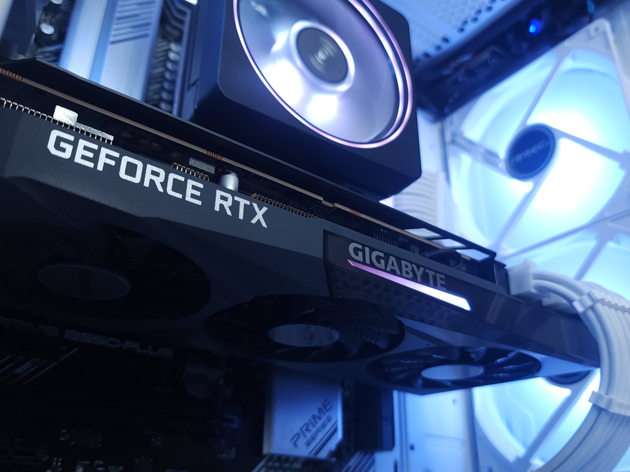 💙🤍RTX 3070 | Ryzen 5 5600G | 16GB 3200MHz | 1TB NVMe SSD