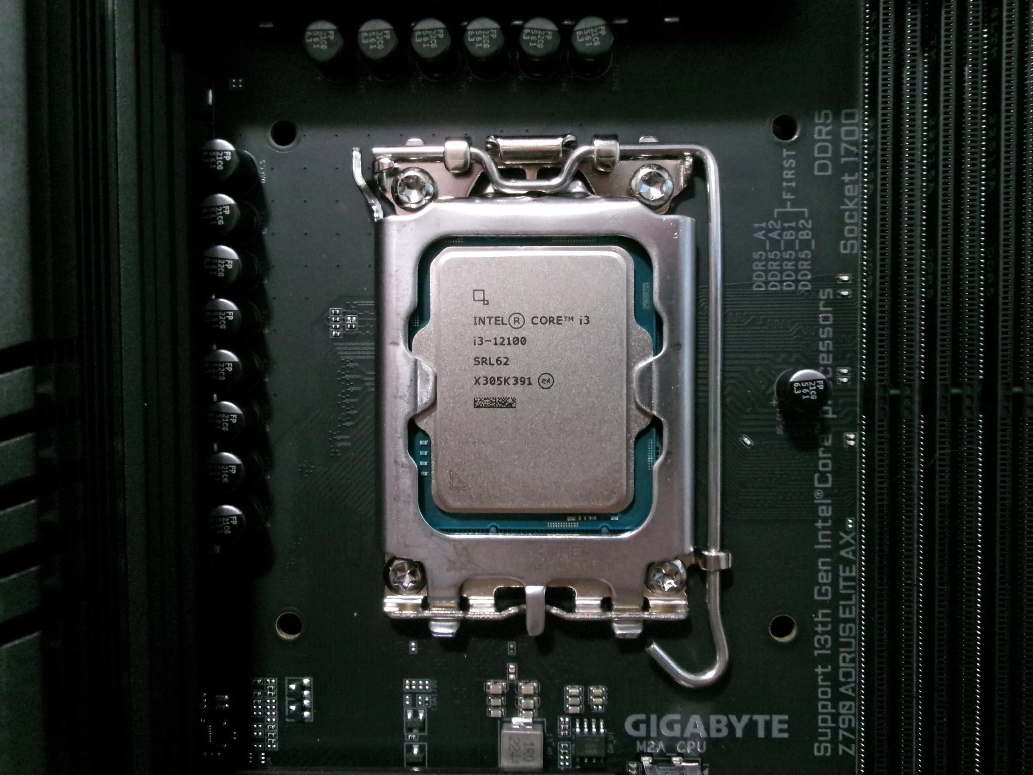 Intel i3-12100 + Aorus Z790 DDR5