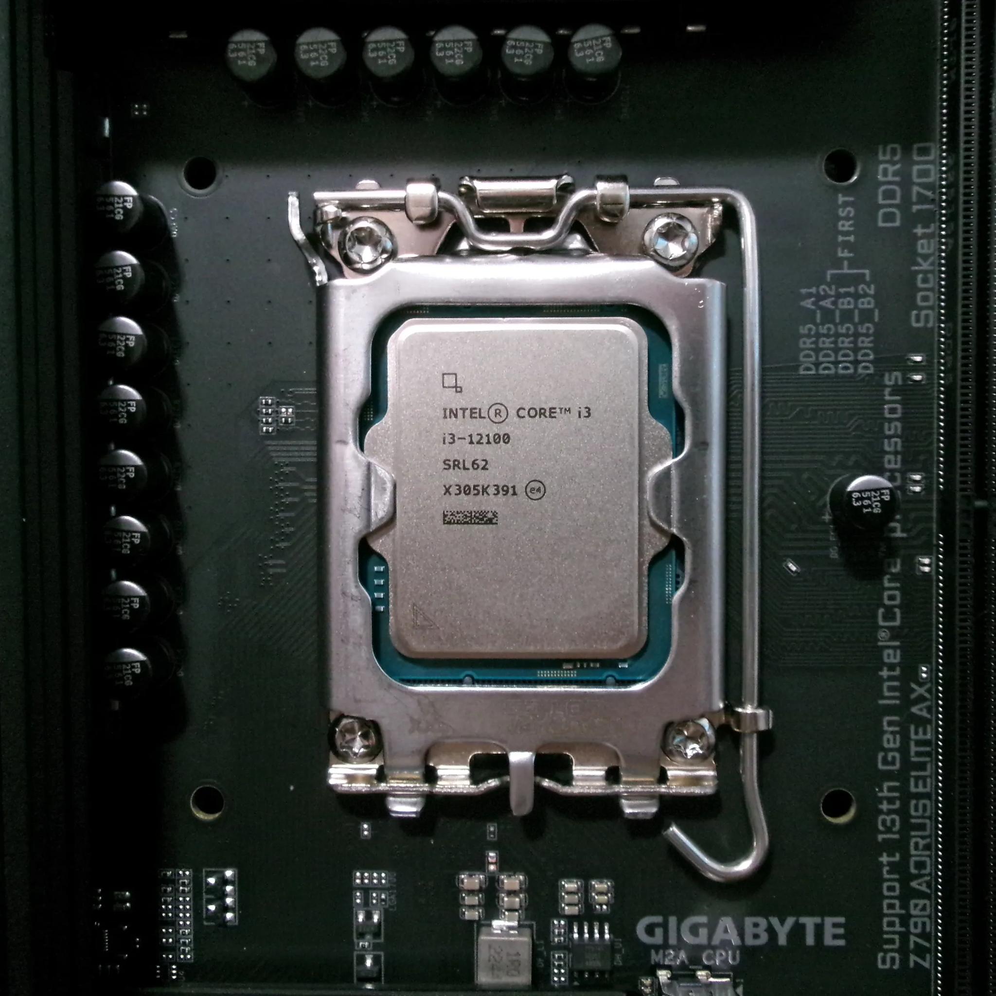 Intel i3-12100 + Aorus Z790 DDR5