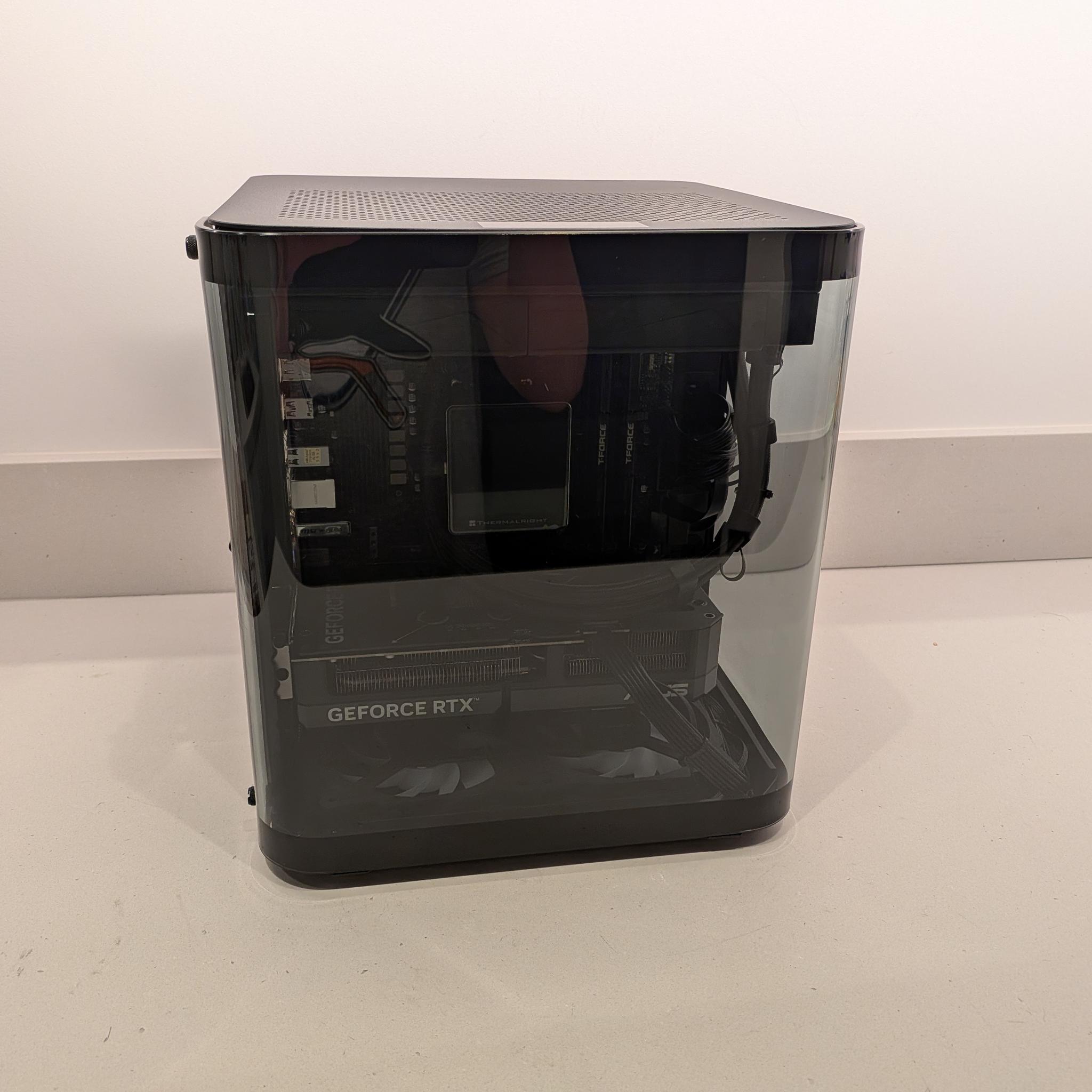Bomb Devil - RTX 5070, Ryzen 5 9600X, 64 GB DDR5 RAM, 2 TB Gen 5 NVME, RGB, Liquid Cooled