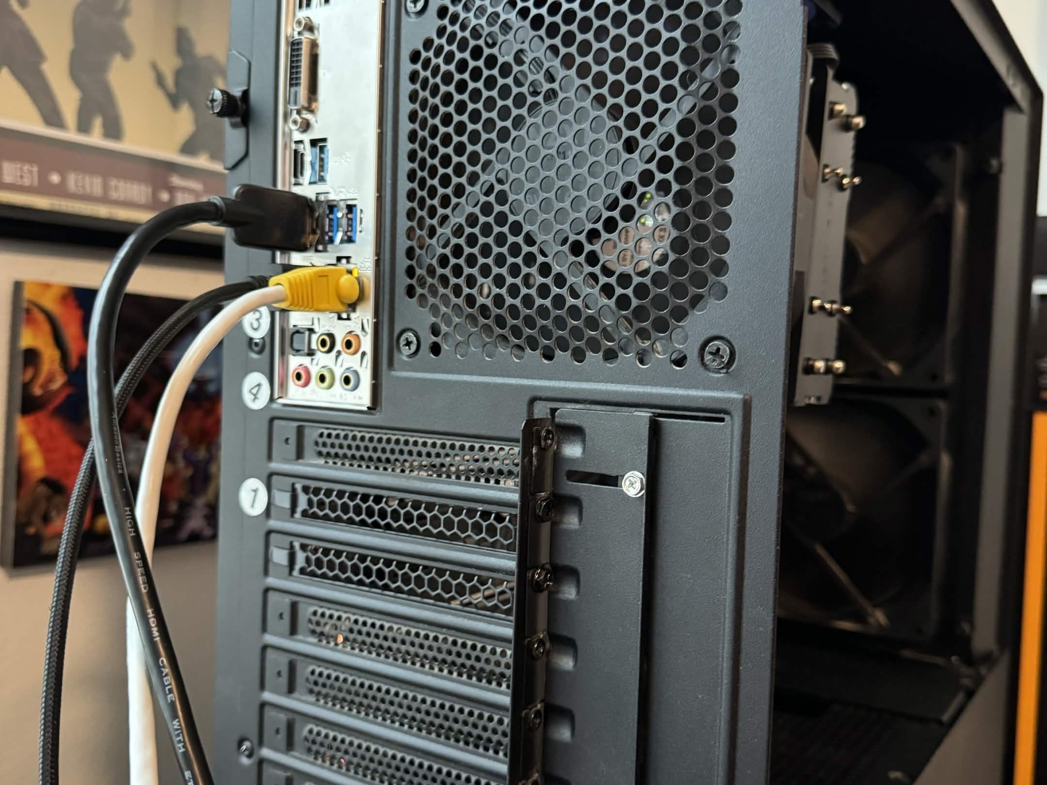 i7 9700k | 16GB DDR4 | 250gb SSD | Integrated Graphics