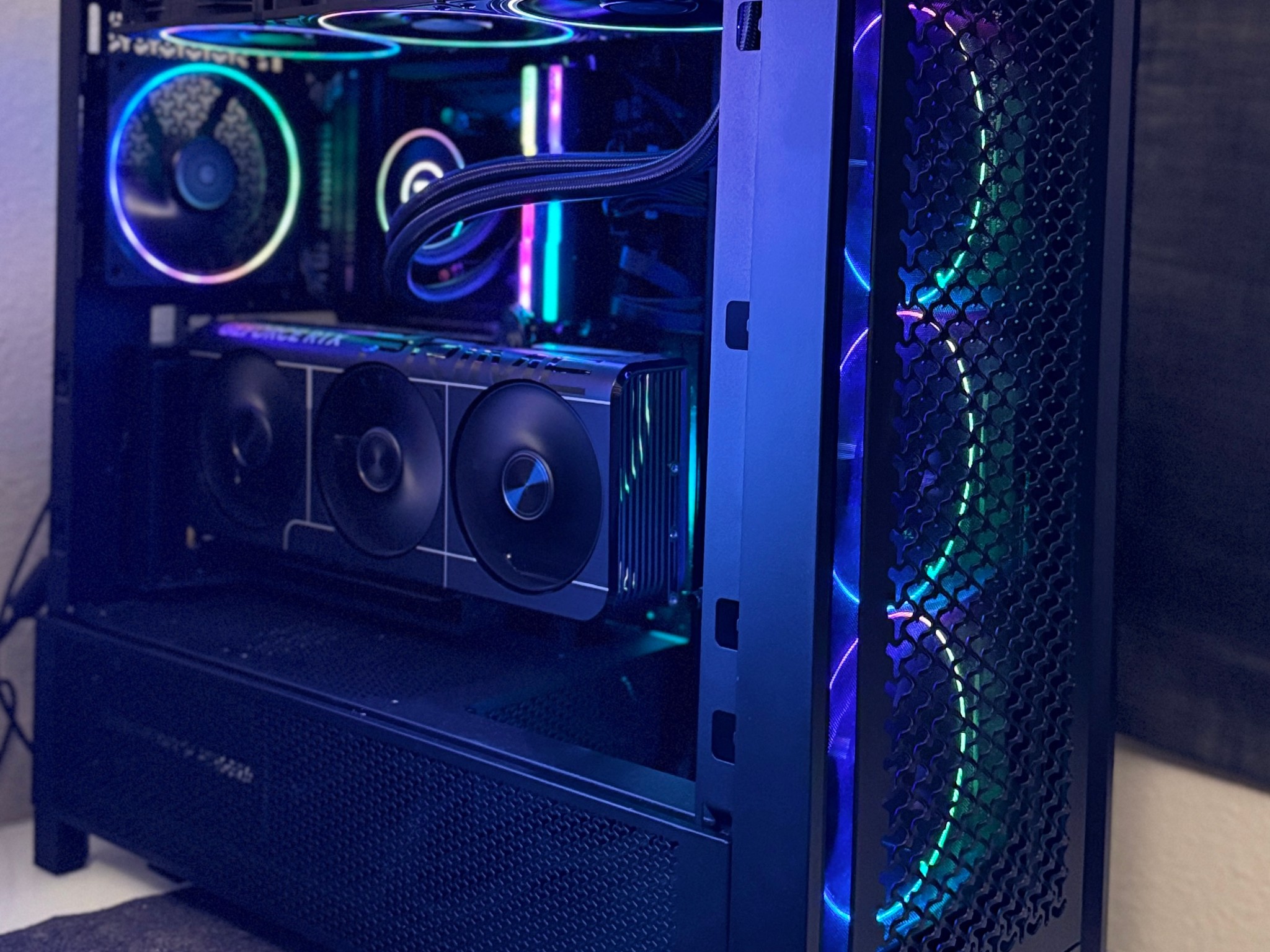 **High End Gaming/Workstation PC (7950X3D/5070Ti/32GB DDR5-6000 C30/2TB SSD**