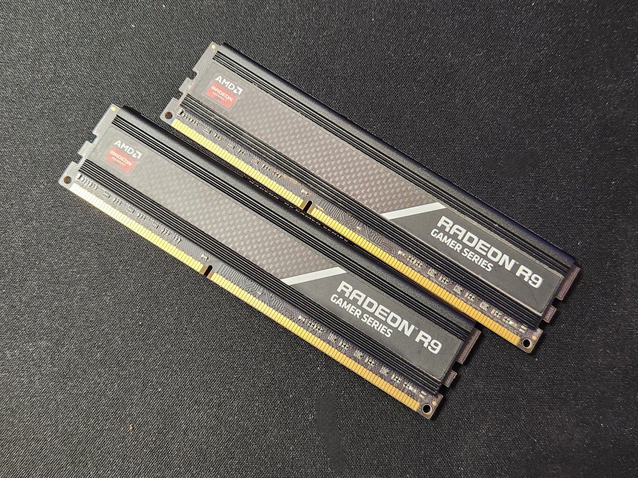 Radeon R9 16GB DDR3 2400Mhz CL11