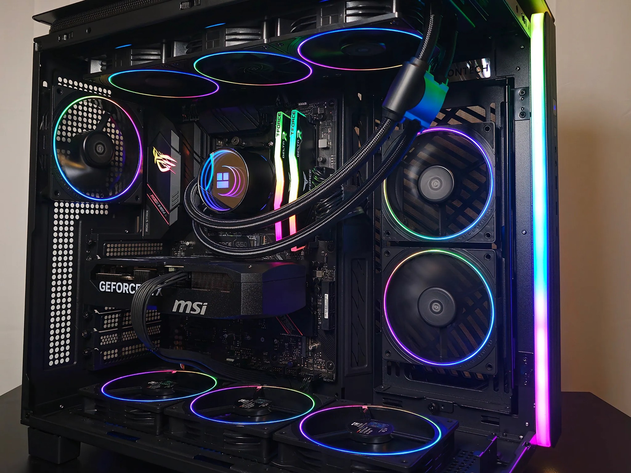 RTX 5070 12GB / Ryzen 7 5800x / 32GB RGB DDR4 / 2 x 1TB SSD / 𝒦𝒾𝓃𝑔 👑