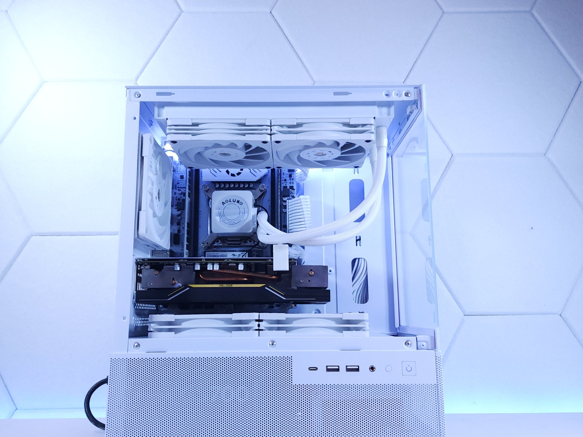 🤍🤍RX 5600XT || Core i7 5820K || 512GB M.2 SSD || 16GB 3000MHz