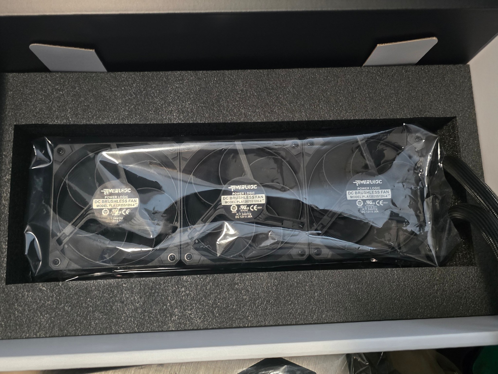 MSI GeForce RTX 5090 32G SUPRIM LIQUID SOC