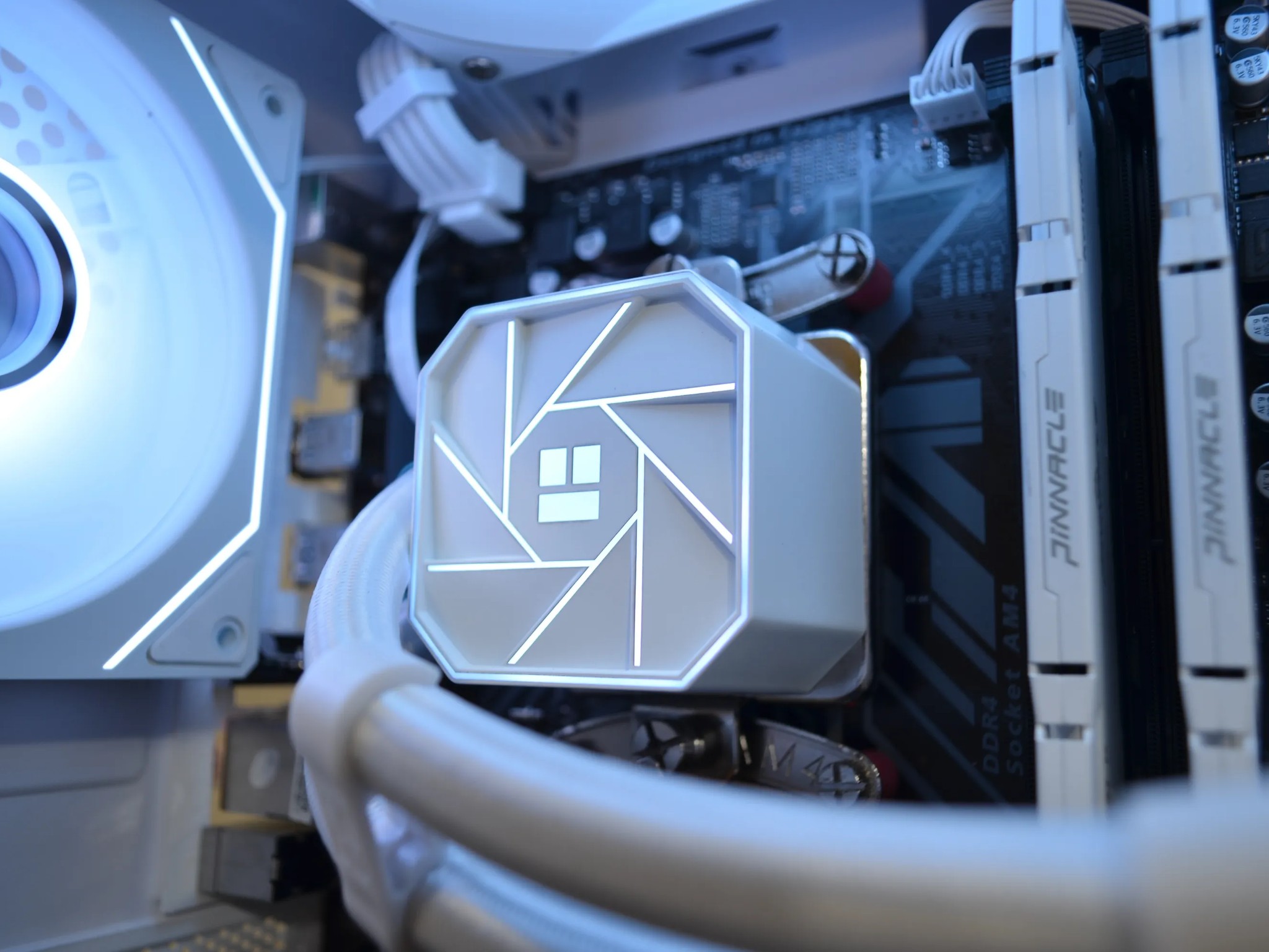 ⚪White Out V2⚪ - RTX 3070 | Ryzen 5 5600g | 32gb RAM | 1tb NVMe | Windows 11 FULLY activated