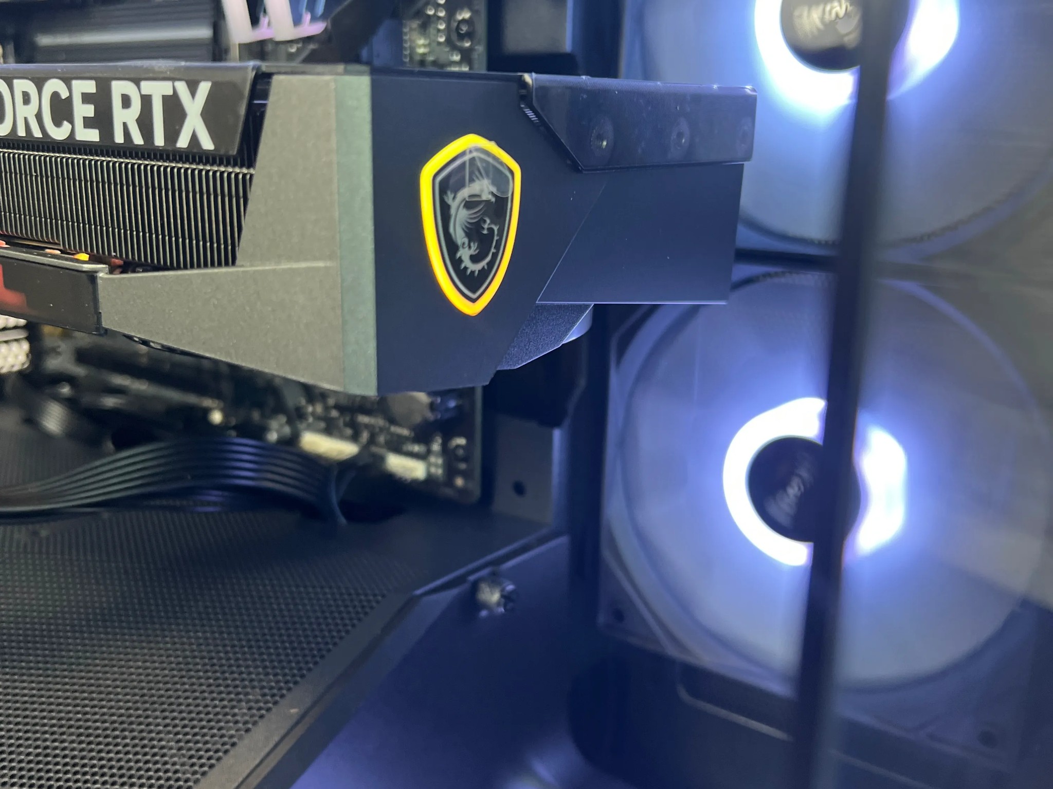 RTX 5070 TI  Ryzen 7800X3D 32GB DDR5 2TB M.2 Win 11 Pro