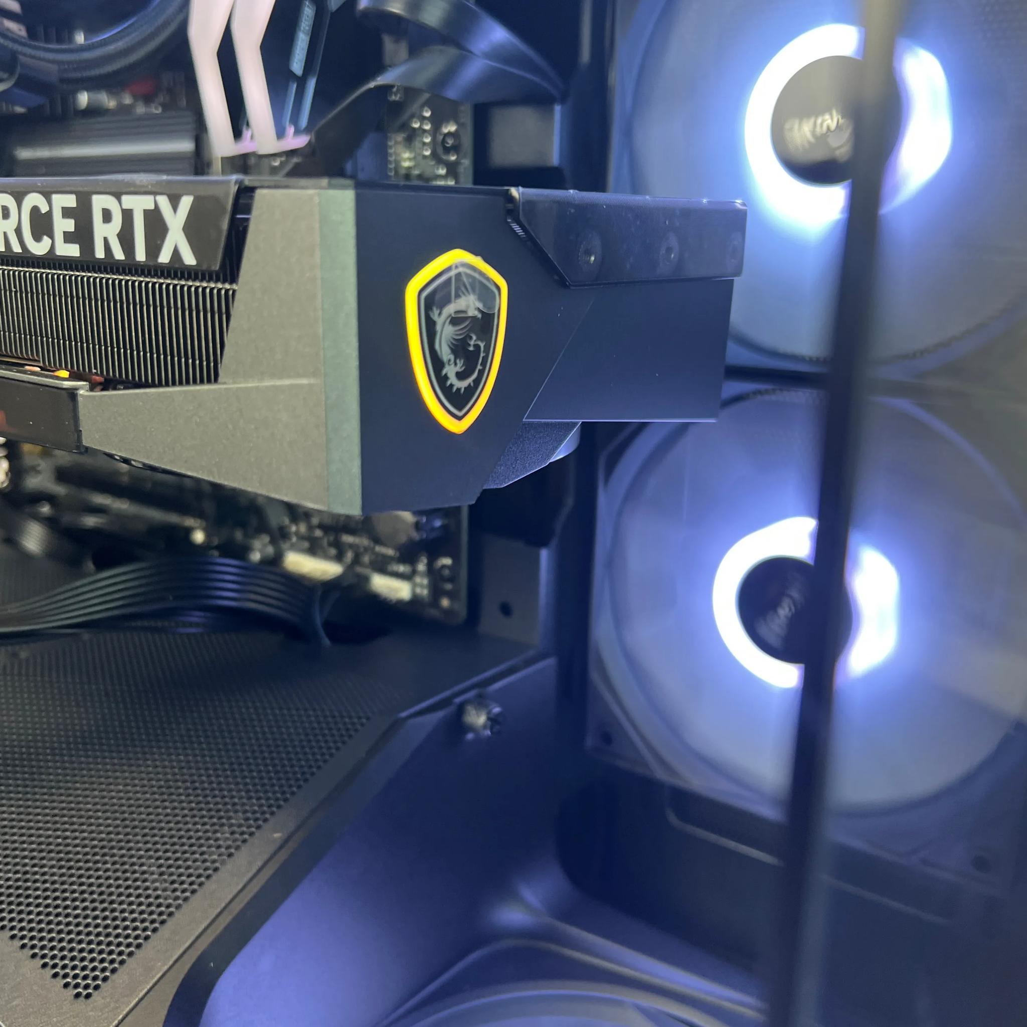 RTX 5070 TI  Ryzen 7800X3D 32GB DDR5 2TB M.2 Win 11 Pro