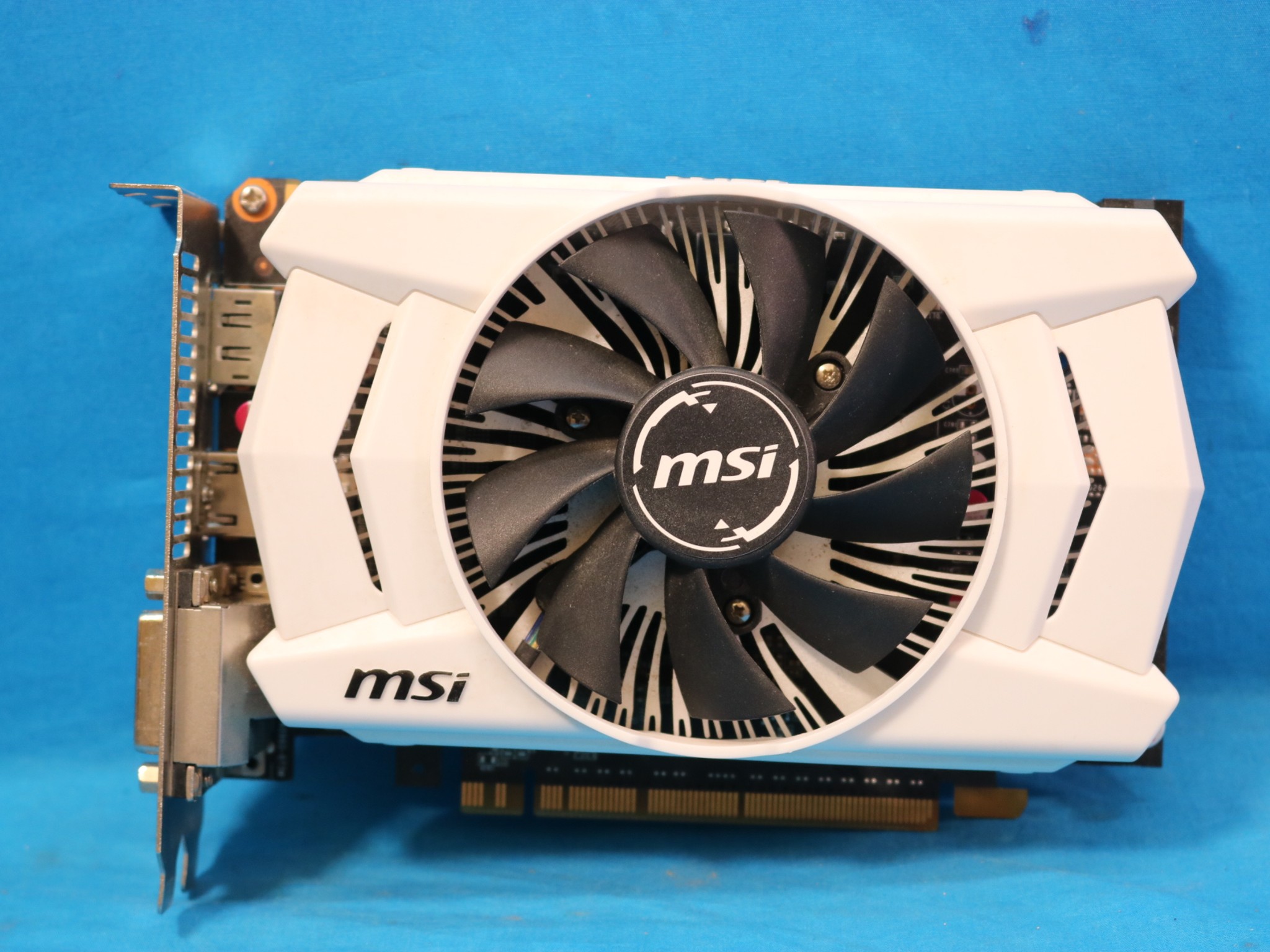 MSI GeForce GTX 950 2GB GDDR5 OC PCIe 3.0 x16 Desktop GPU - 4156801683