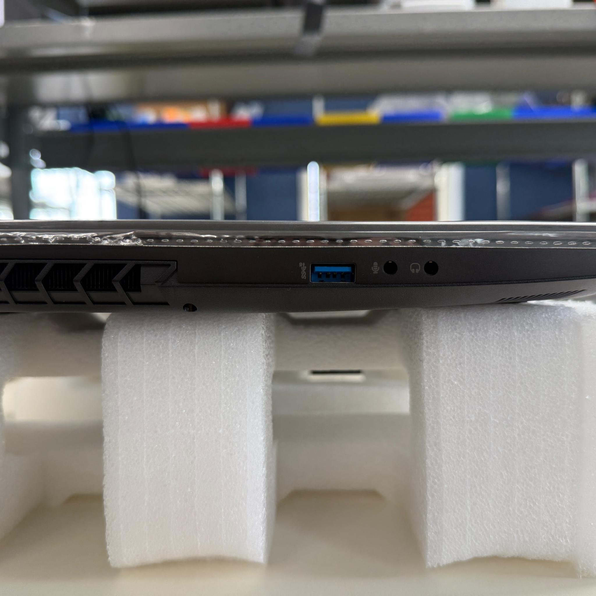 Eluktronics Mech-15 G3, i7-11800H, RTX 3080, 32GB Ram, 2TB SSD, 165HZ