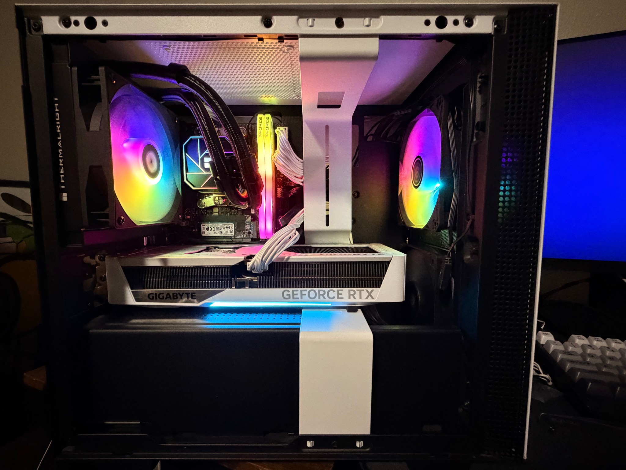 Micro ITX NZXT Gaming PC 7600X3D | RTX 5070