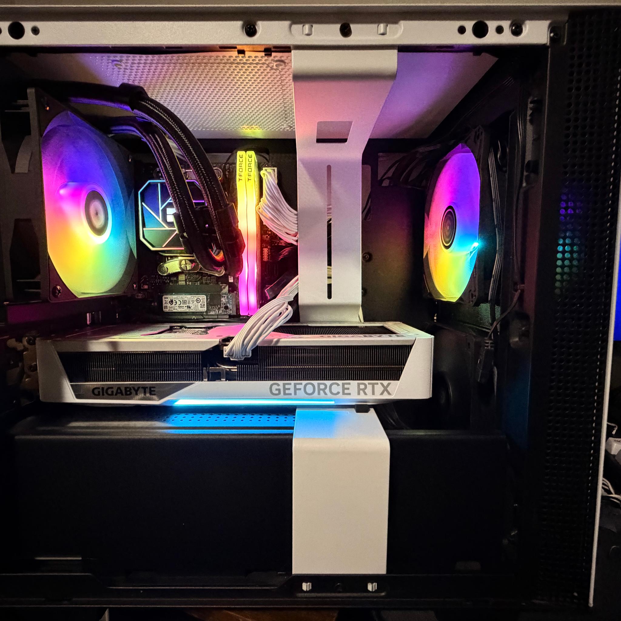 Micro ITX NZXT Gaming PC 7600X3D | RTX 5070