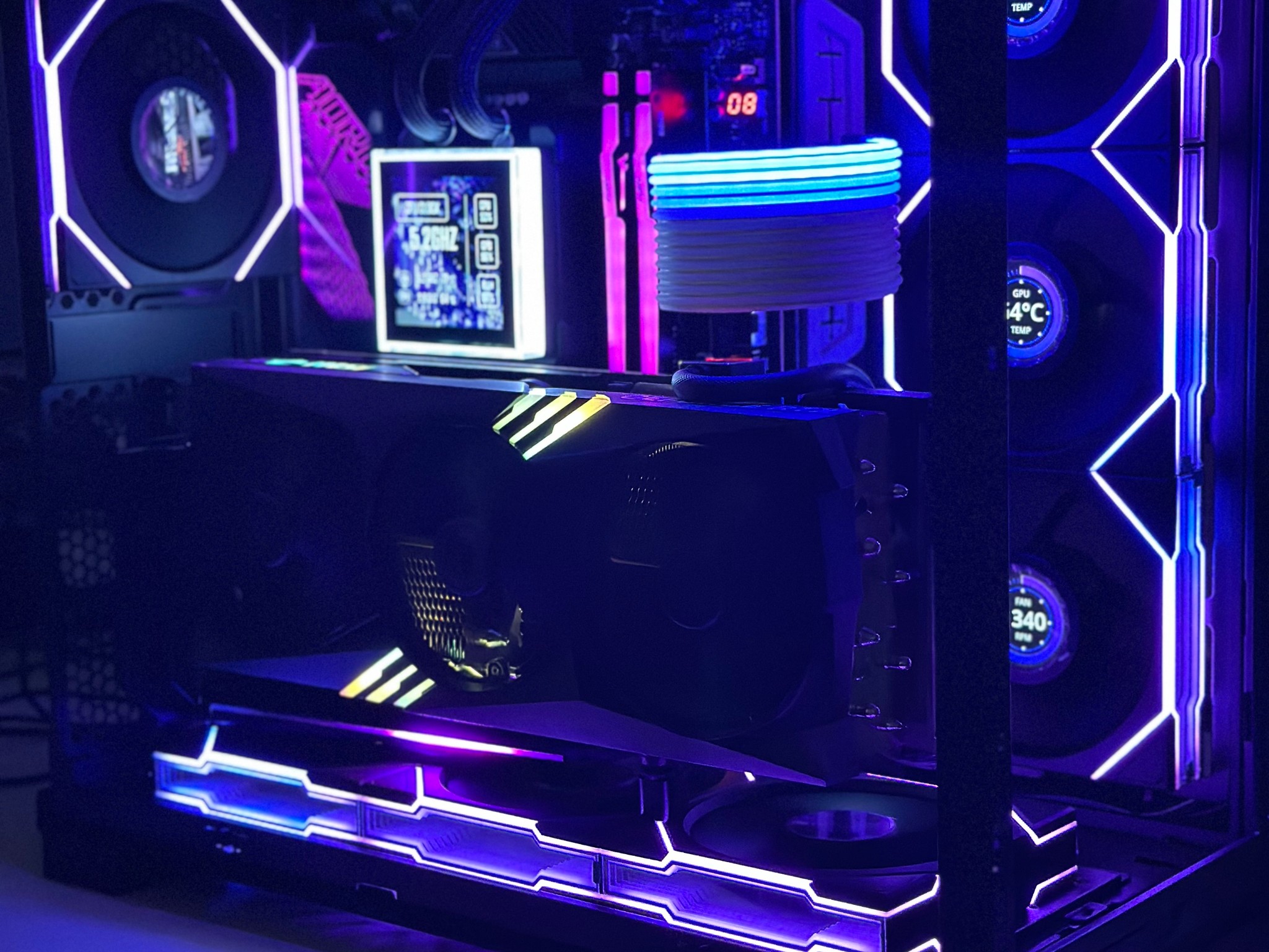 Msi Gaming Trio 9800X3d 9100 pro 4TB Kingston Ram CL 30