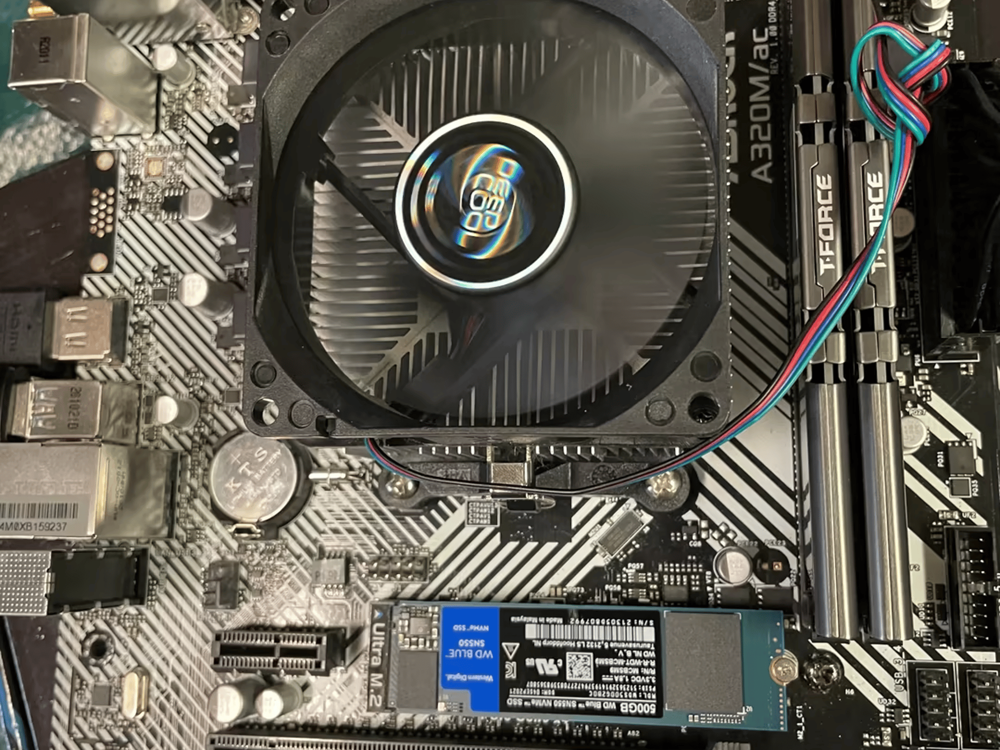 Ryzen 3 3200G + A320M/AC Motherboard
