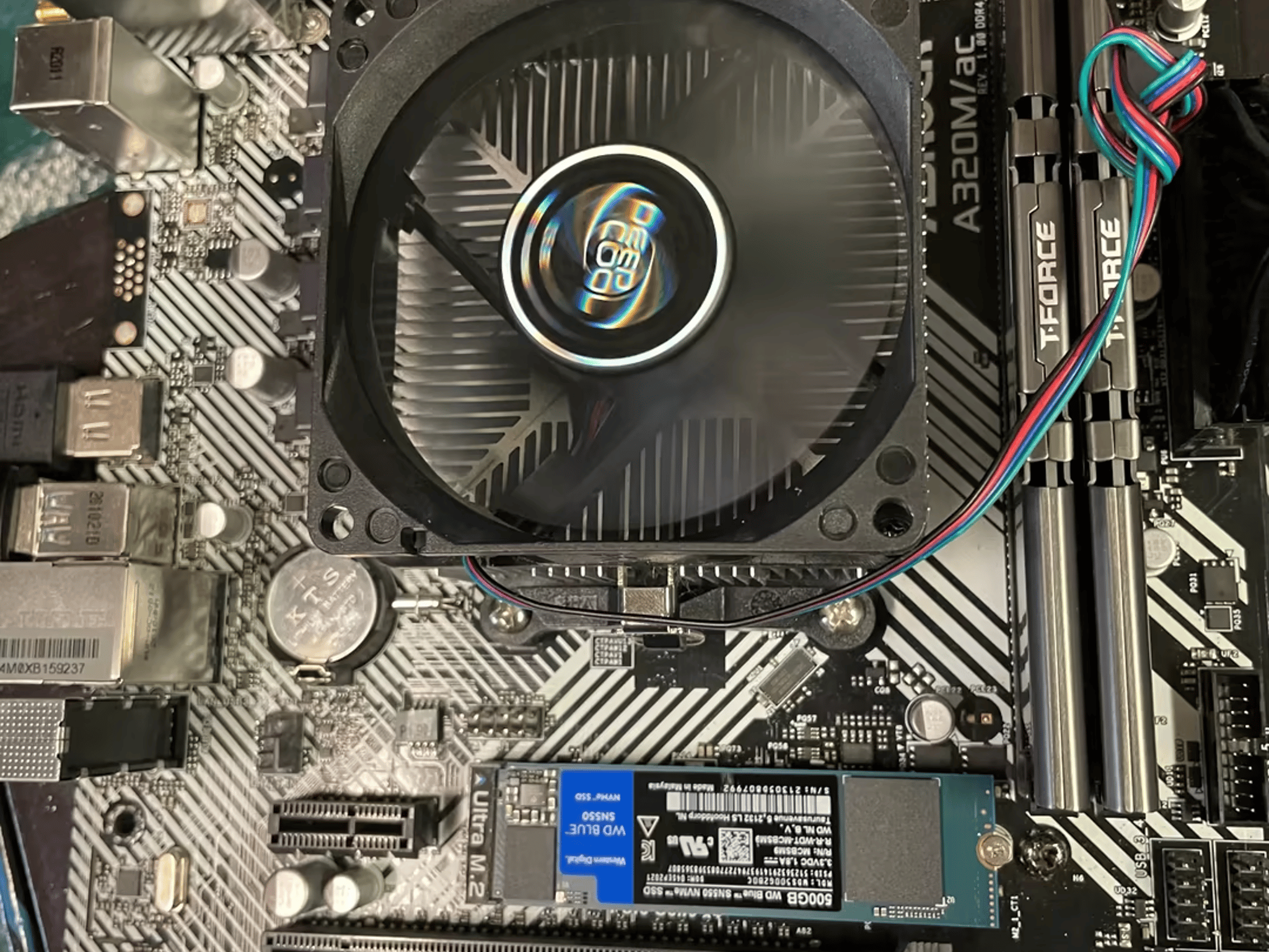 Ryzen 3 3200G + A320M/AC Motherboard