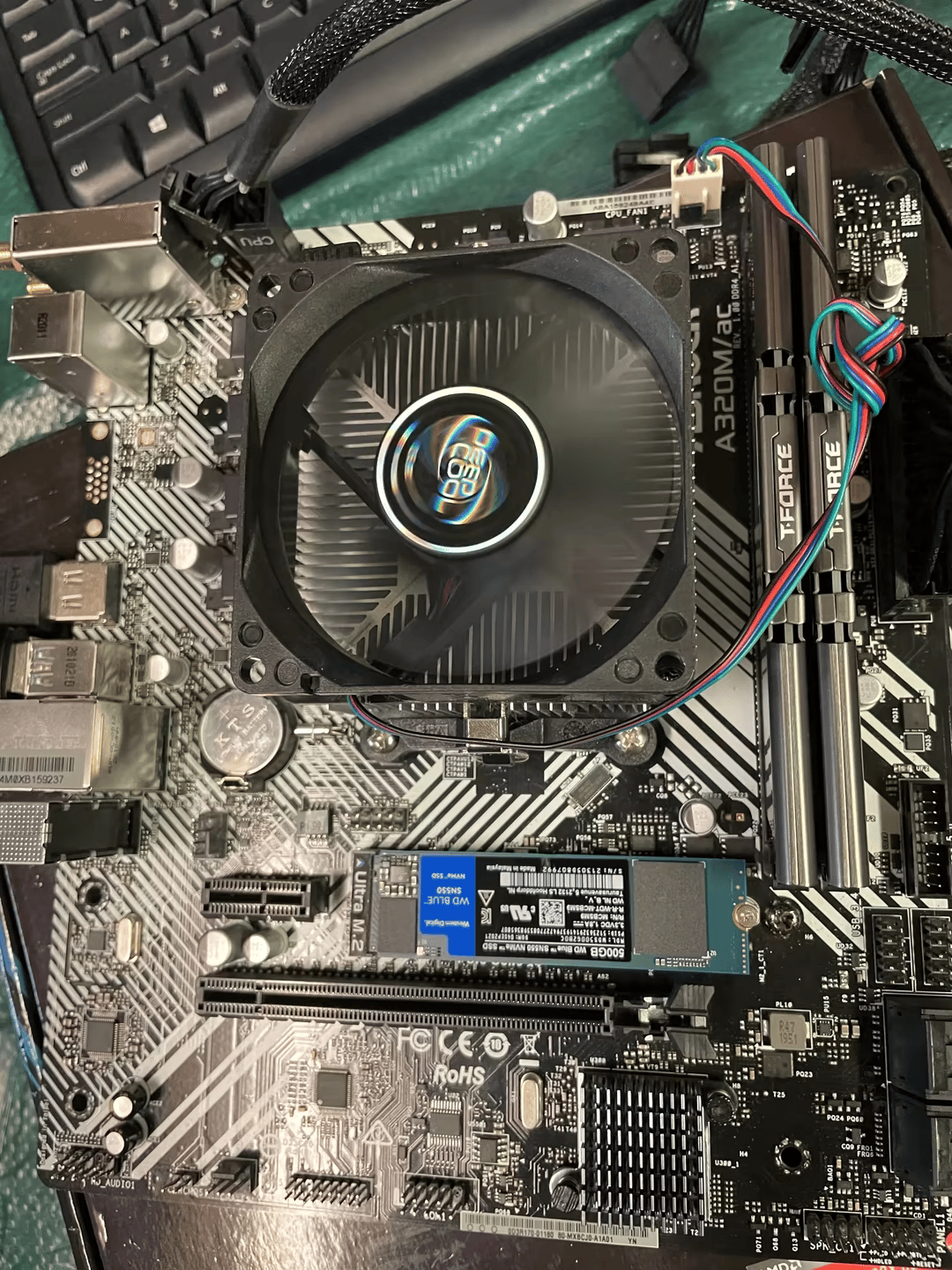 Ryzen 3 3200G + A320M/AC Motherboard