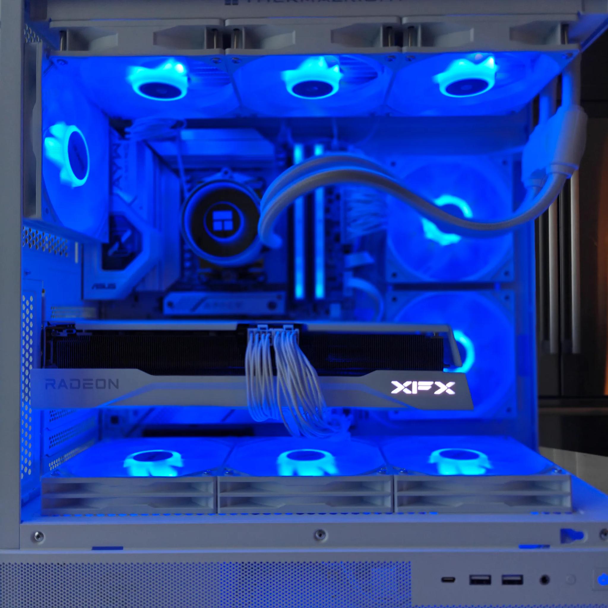 4K - 1440P - AMD Radeon RX 9070 XT - AMD Ryzen 7 7700X - 32GB DDR5 6000 - All White build