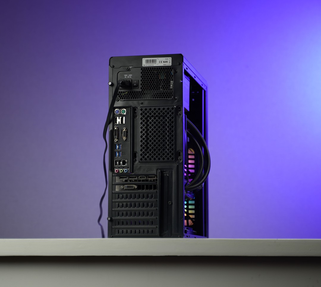 IF-00 / GTX 1080 Ti Intel Core i7 7700 16GB 1TB Windows 11 Gaming