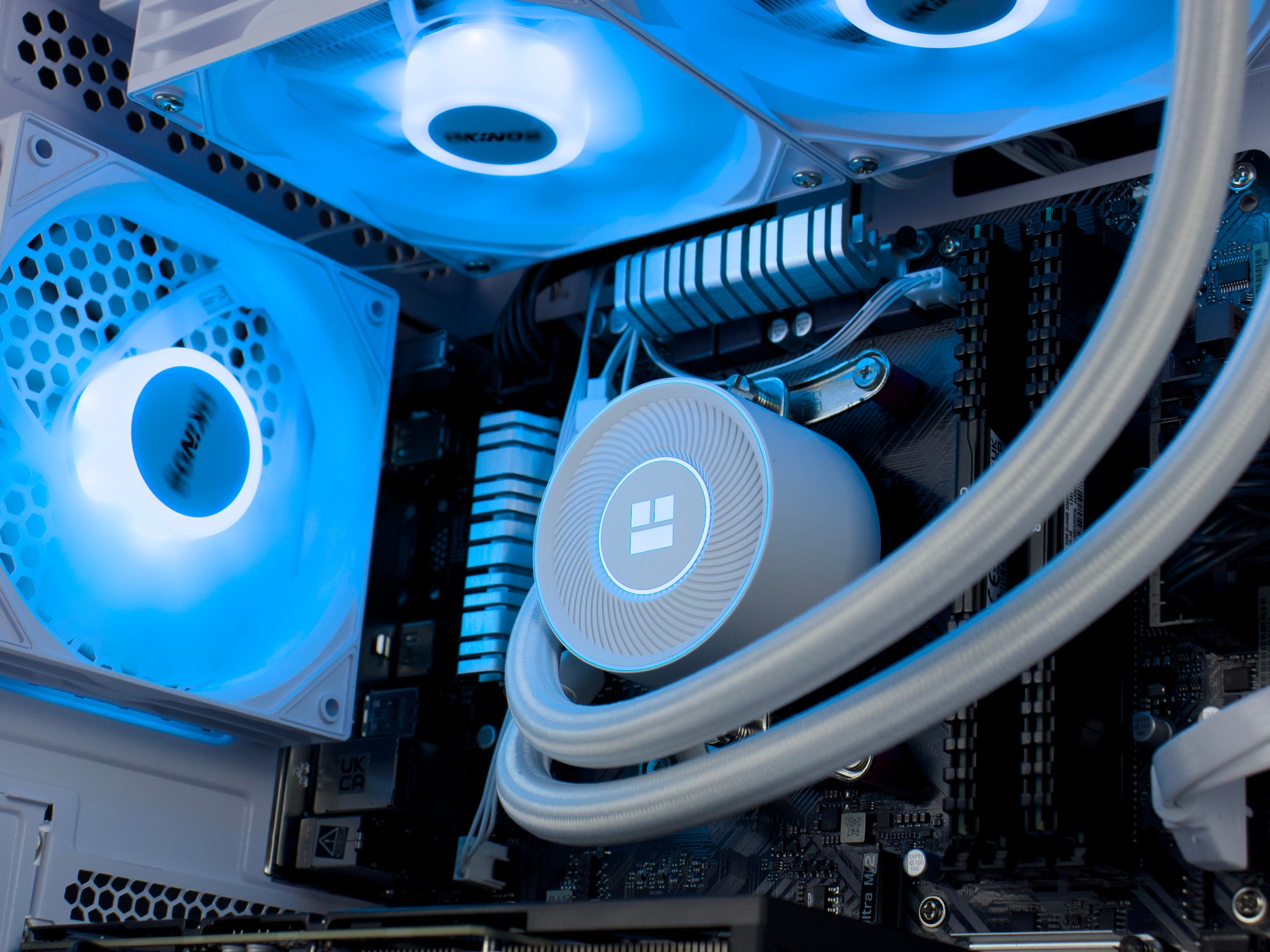 🧊❄️🧊 White Gaming PC – RTX 5060 TI, Ryzen 7 5700X, 32GB RAM, 1TB SSD - WiFi 🧊❄️🧊
