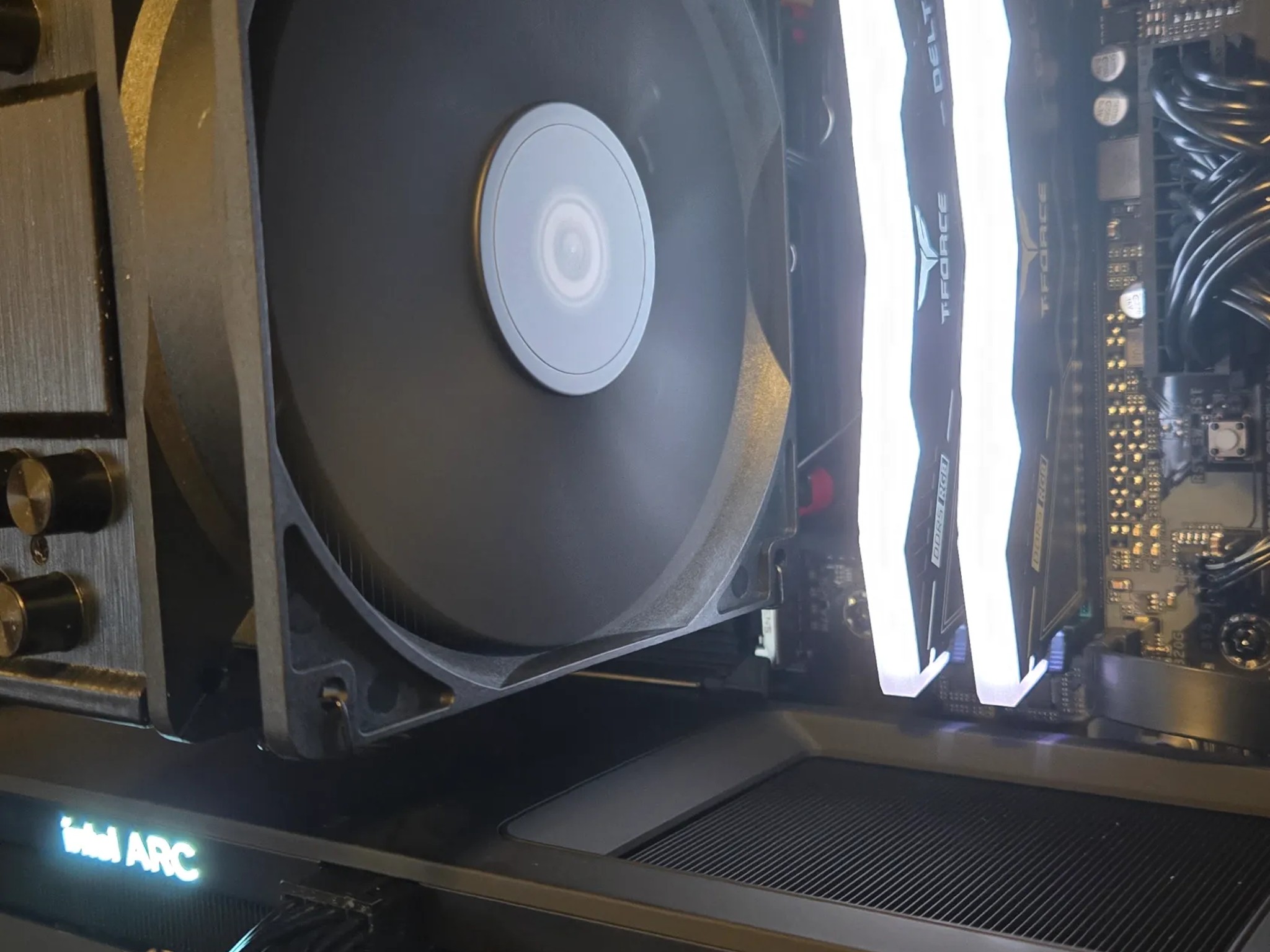 🌒 ShadowOak 🌒 – Stealth Gaming PC | Ryzen 5 7600 | Arc B580 12GB | 32GB DDR5 | WiFi | AM5