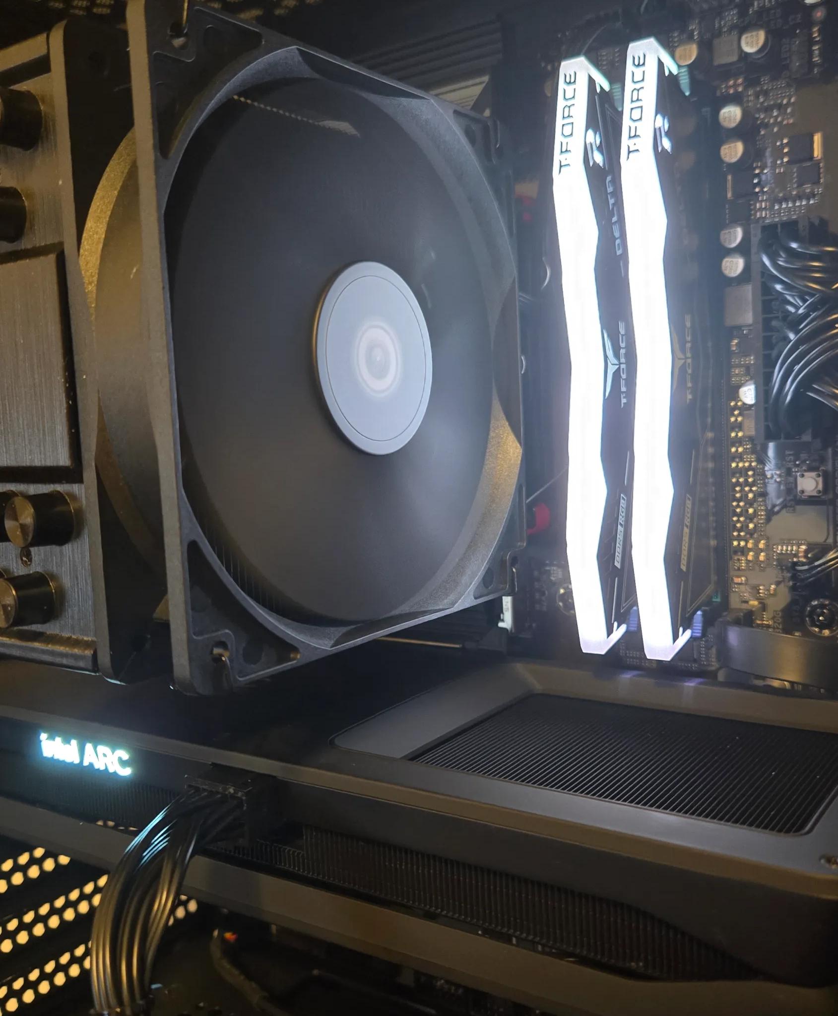 🌒 ShadowOak 🌒 – Stealth Gaming PC | Ryzen 5 7600 | Arc B580 12GB | 32GB DDR5 | WiFi | AM5