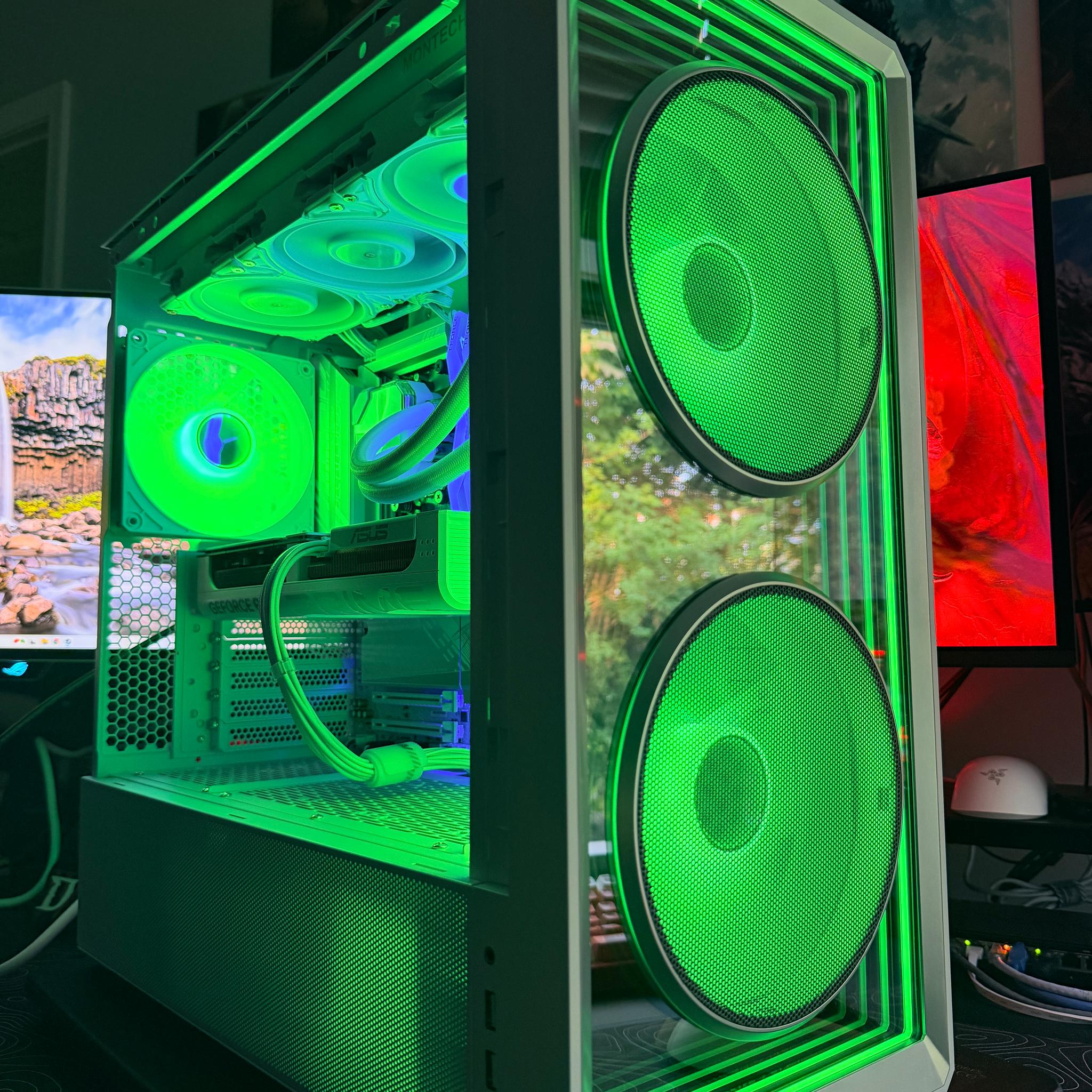 White Gaming PC // Ryzen 7 7800X3D | RTX 5070 | 32GB DDR5