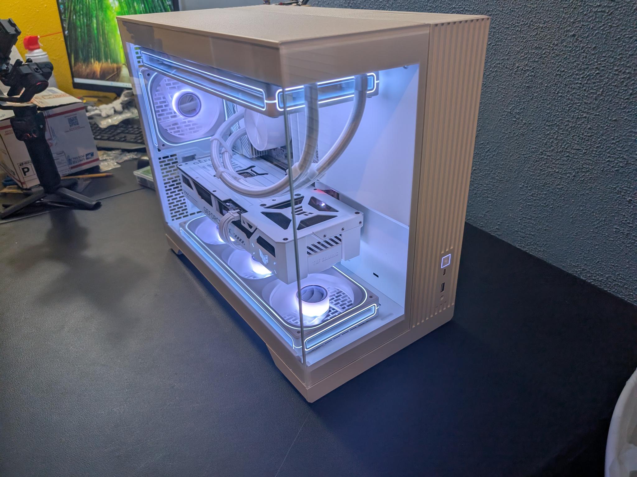 Content Creator/Steaming/Gaming PC | 7900x3d, RTX 5070 Ti | All White | 2TB | Win. 11 Pro