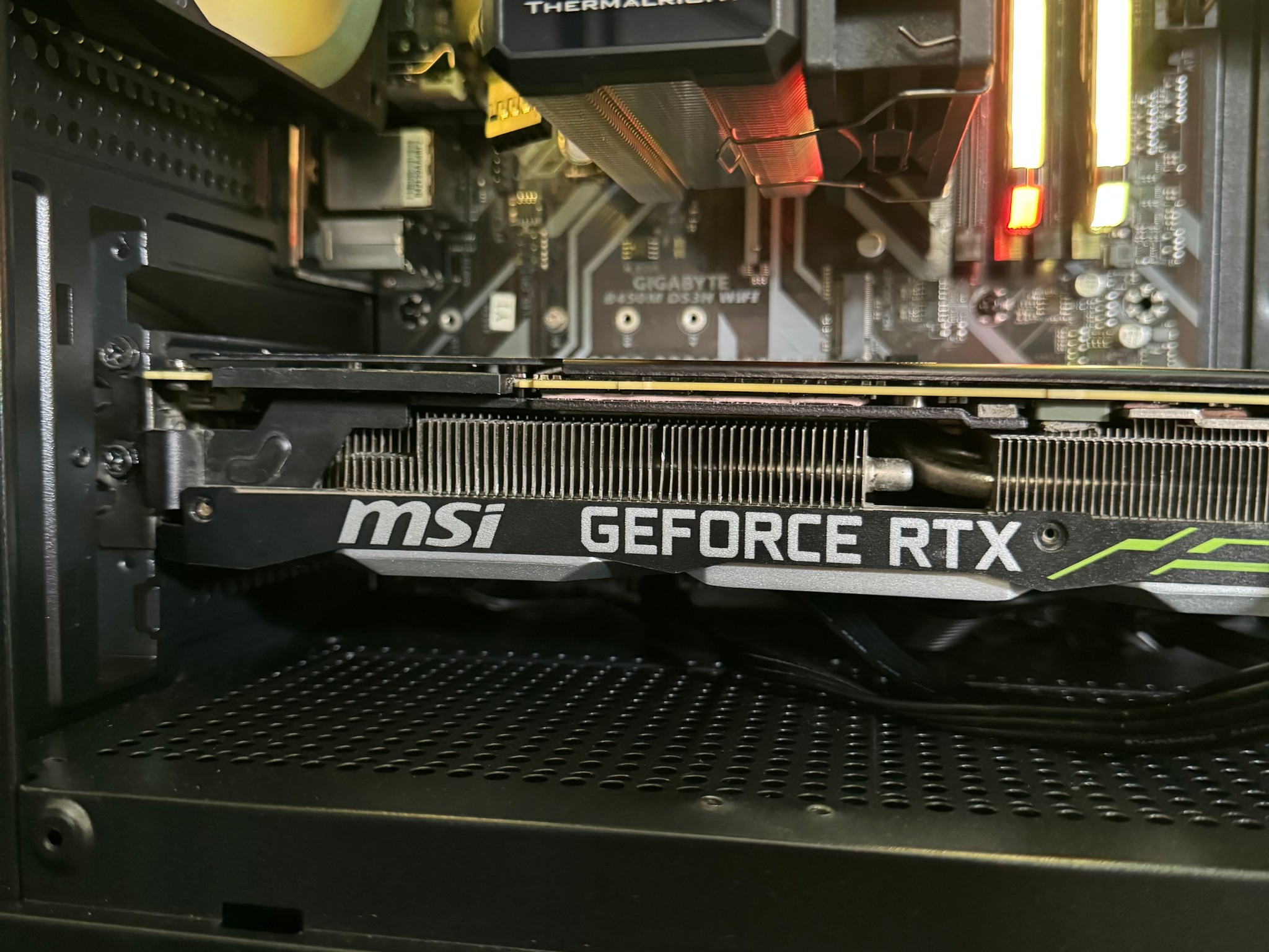 RTX 2080 / AMD Ryzen 7 3700X / 16GB DDR4 / 240GB SSD + 2TB HDD