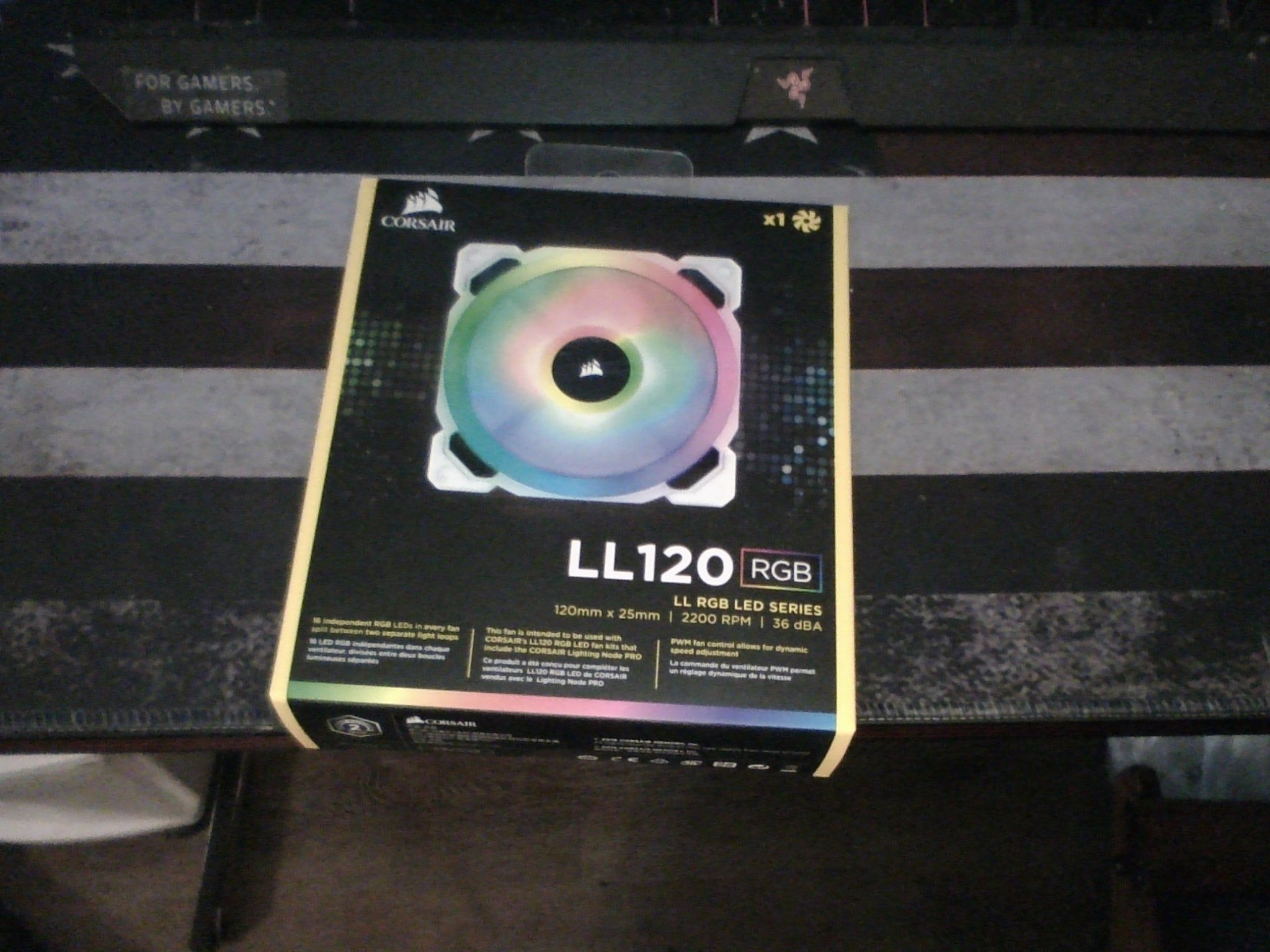 CORSAIR LL120 RGB white fans (3)
