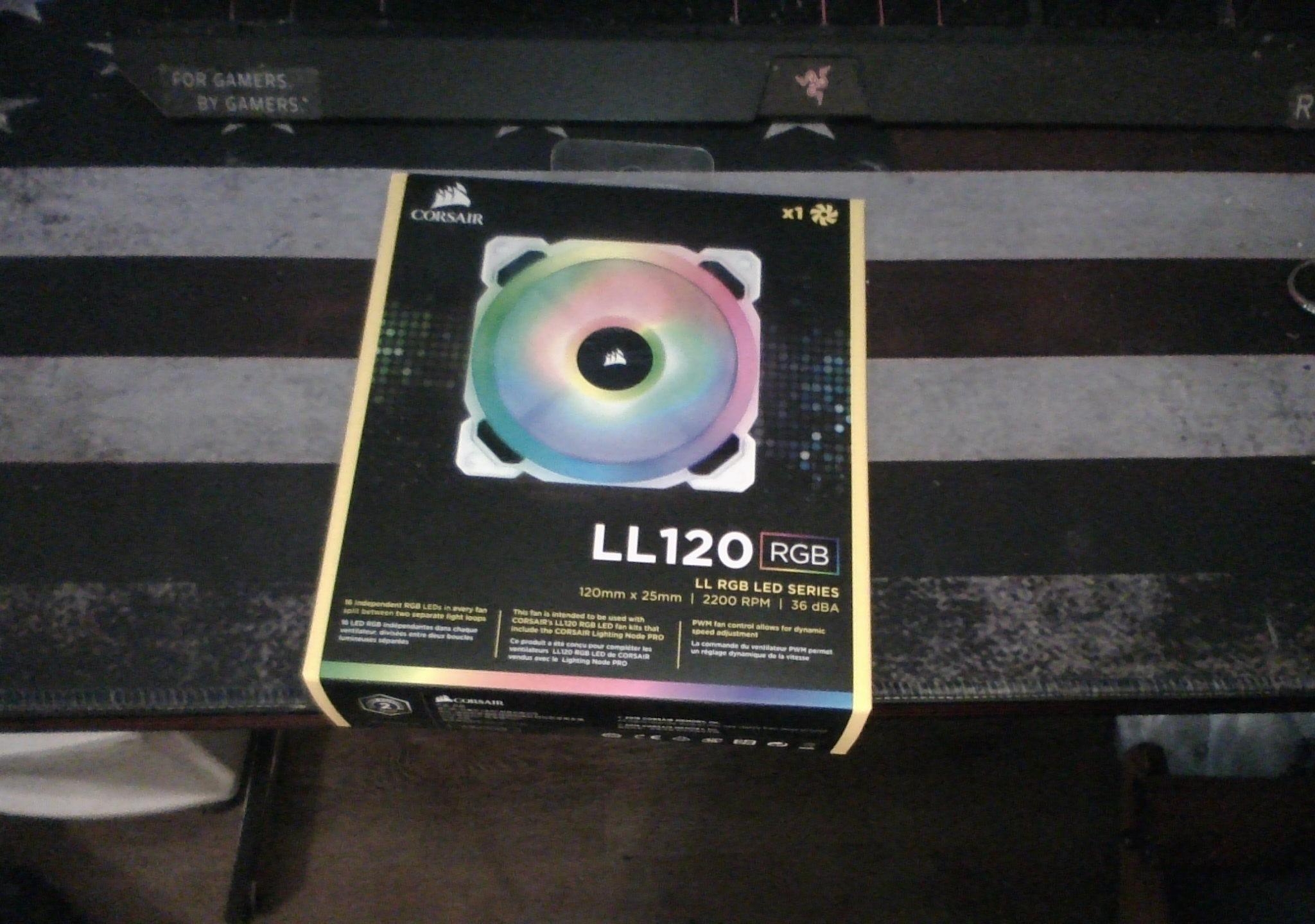 CORSAIR LL120 RGB white fans (3)