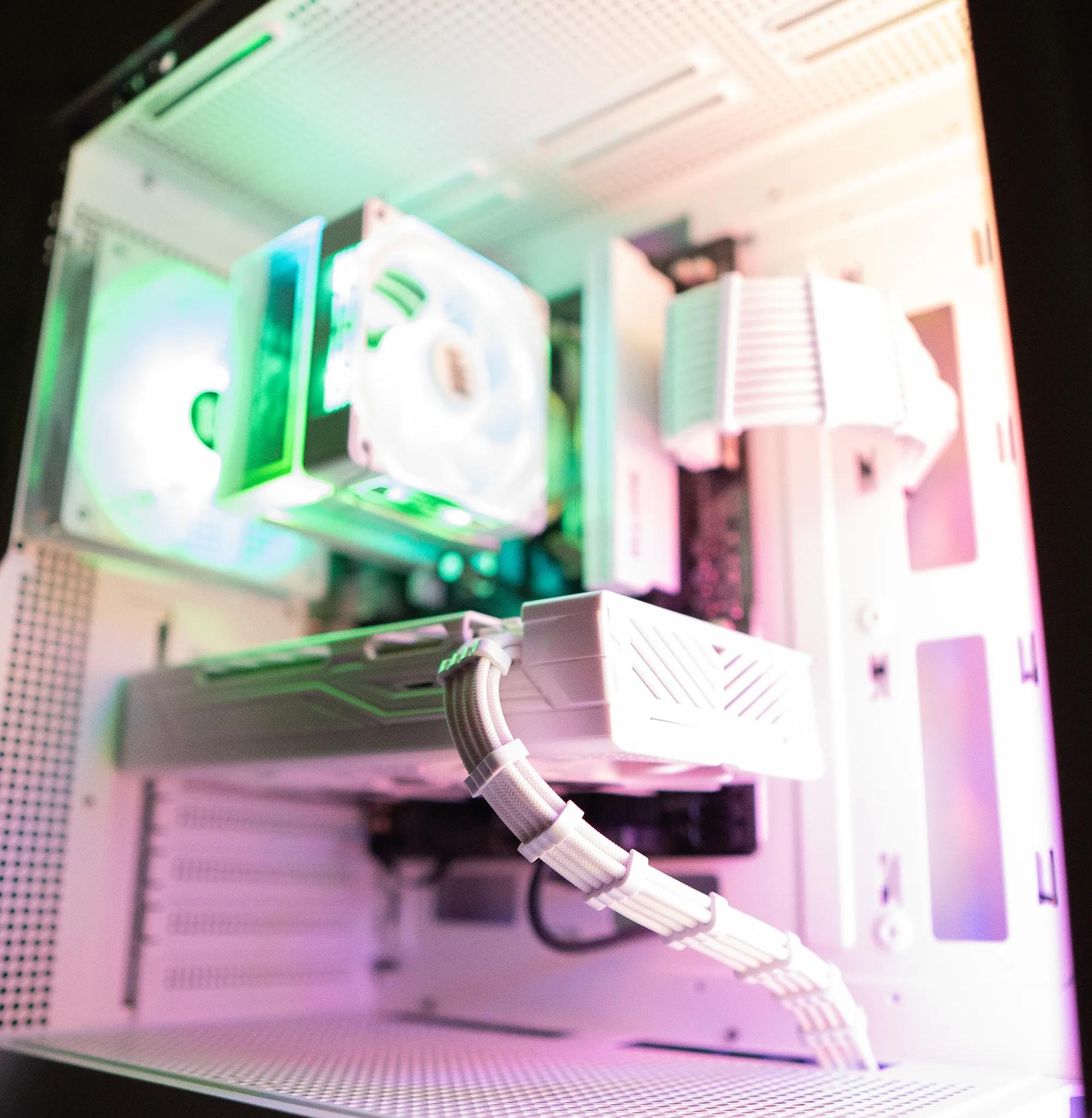 🍬🌨 | RX 580 8GB | RYZEN 5 1500X | 16GB DDR4 RAM | 1TB NVME SSD | Arctic Candy