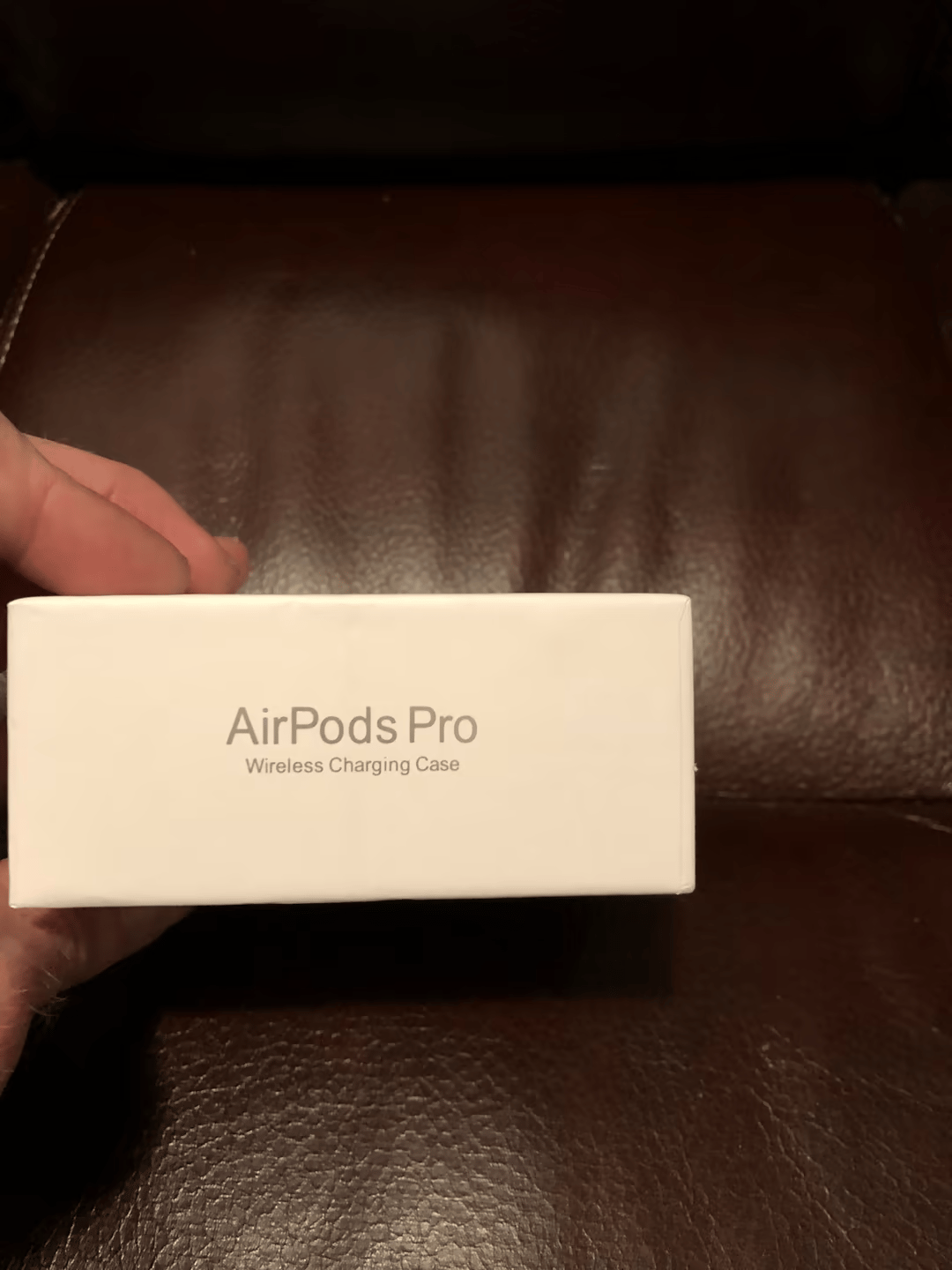 New Apple AirPods Pro w/ mag.case 