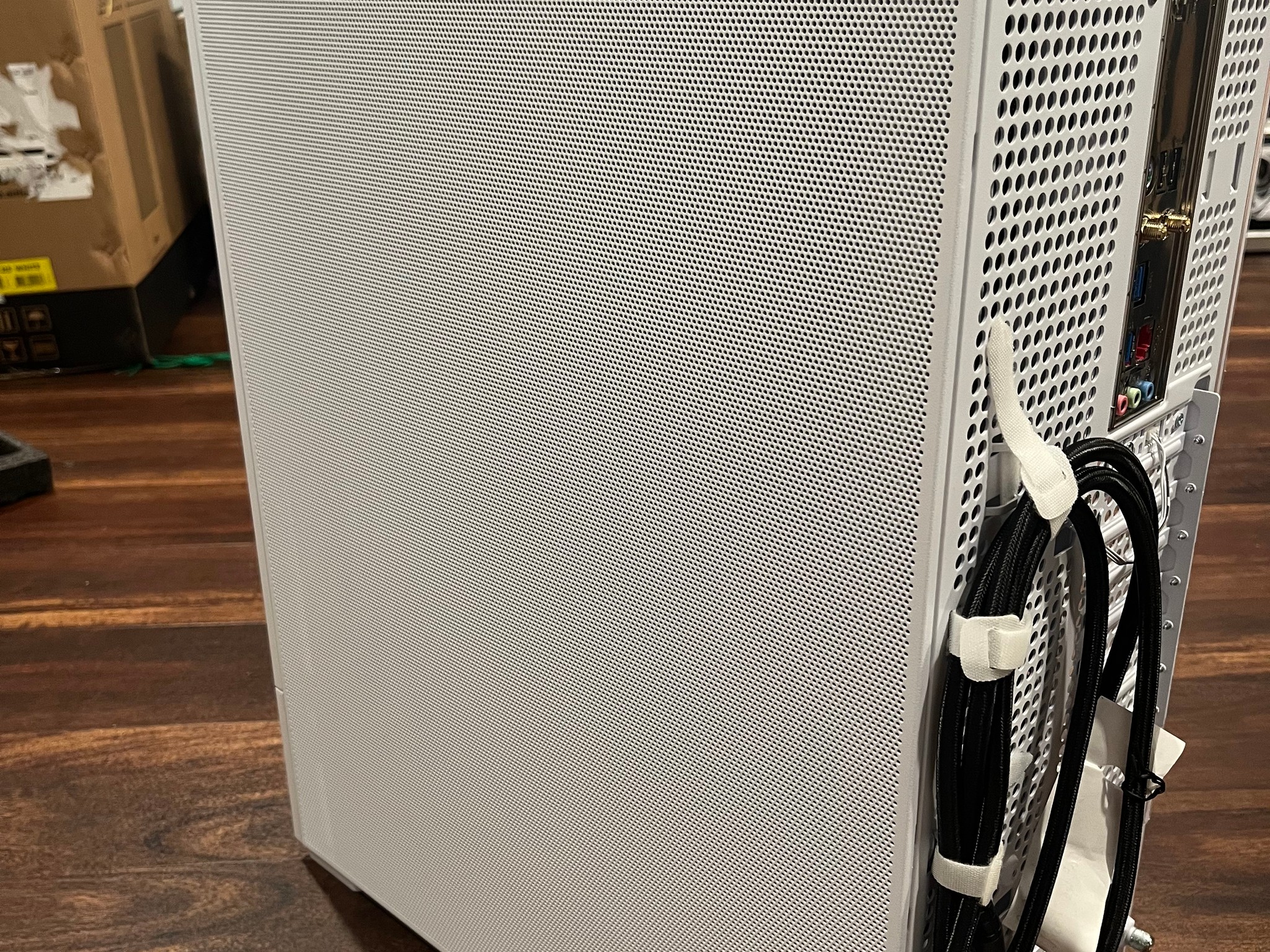 NO MORE TRIXX JUST BEEF - Zotac NVidia RTX 4080 - Lian Li SUP01 - Ryzen 7700X 32GB DDR5 - 360 AIO