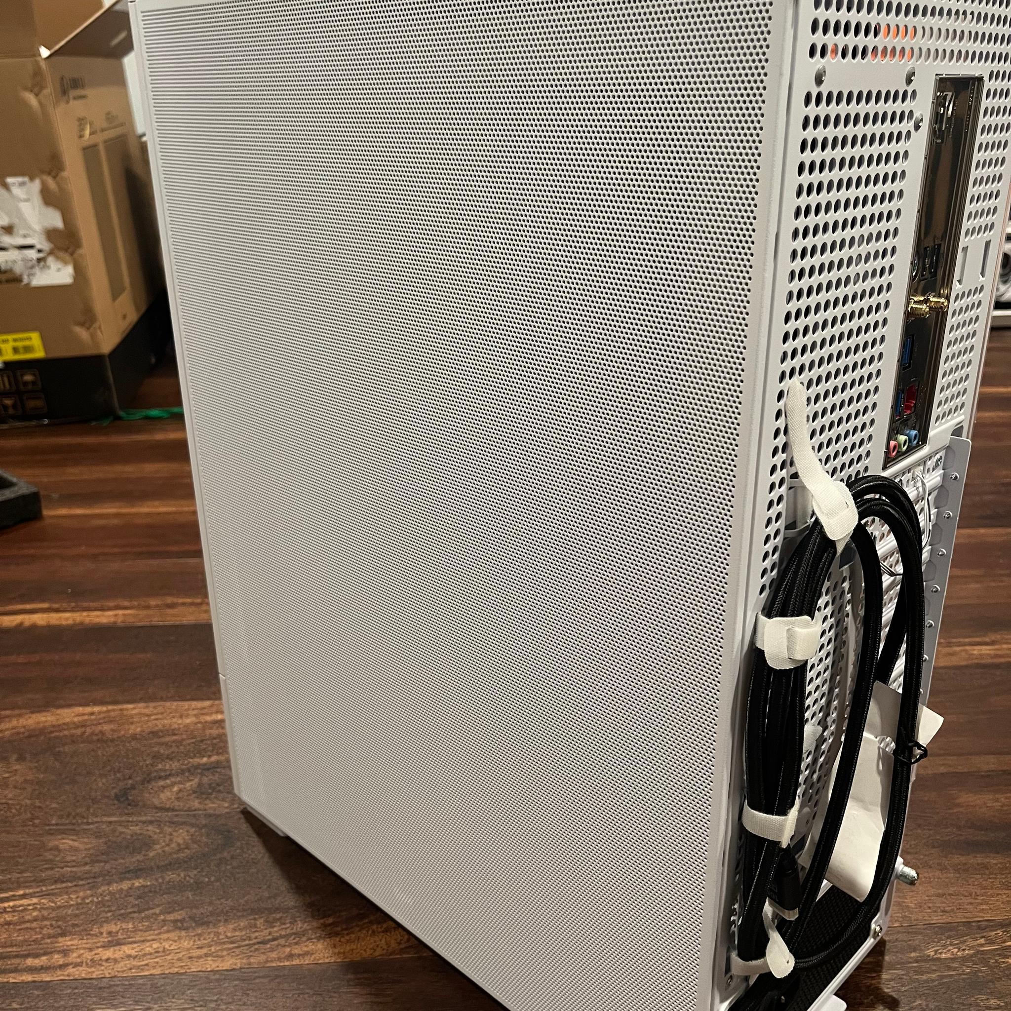 NO MORE TRIXX JUST BEEF - Zotac NVidia RTX 4080 - Lian Li SUP01 - Ryzen 7700X 32GB DDR5 - 360 AIO