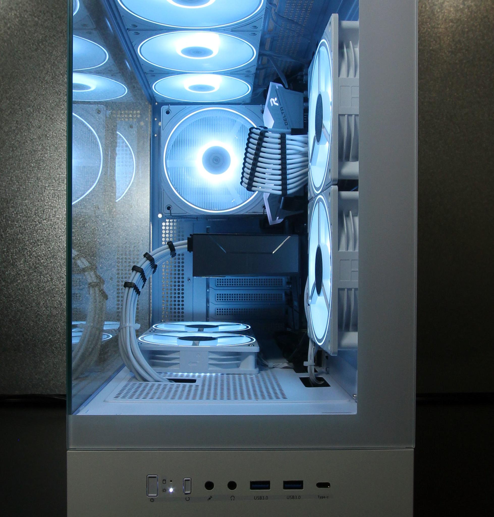 White Gaming PC / AMD Ryzen 5 7600X / RTX 3070 / 32GB / 1TB / Windows 10 Pro