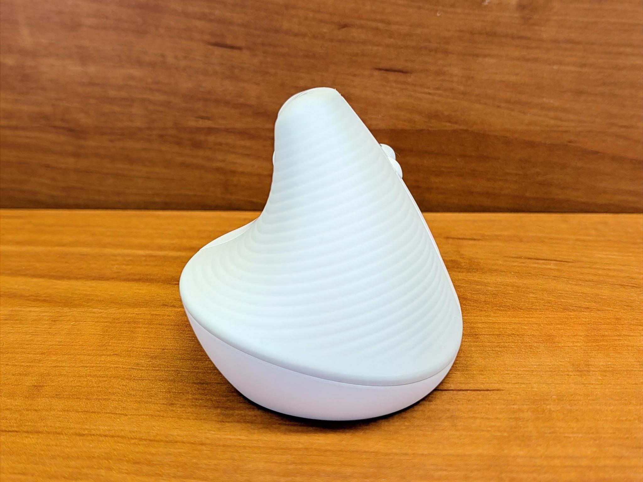 Logitech Lift Vertical Ergonomic Mouse Off-White right-handed