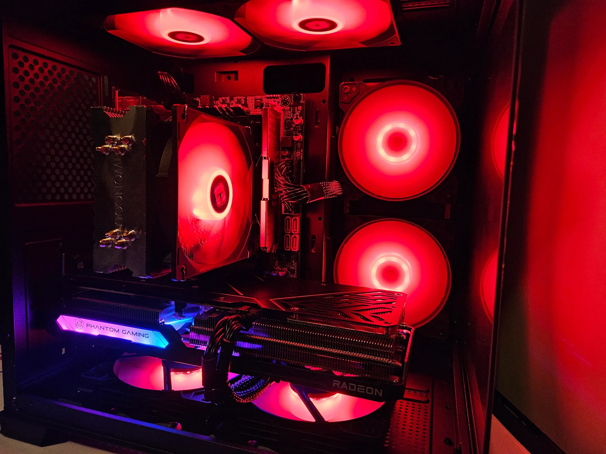 Dark Side Rig Intel 10 Core / 16GB DDR4 / 1TB SSD / RX 7600
