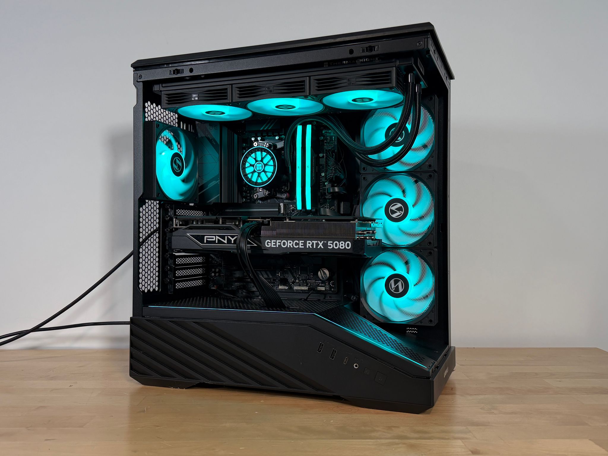 GeForce RTX 5080 - Ryzen 7 9800X3D Gaming PC