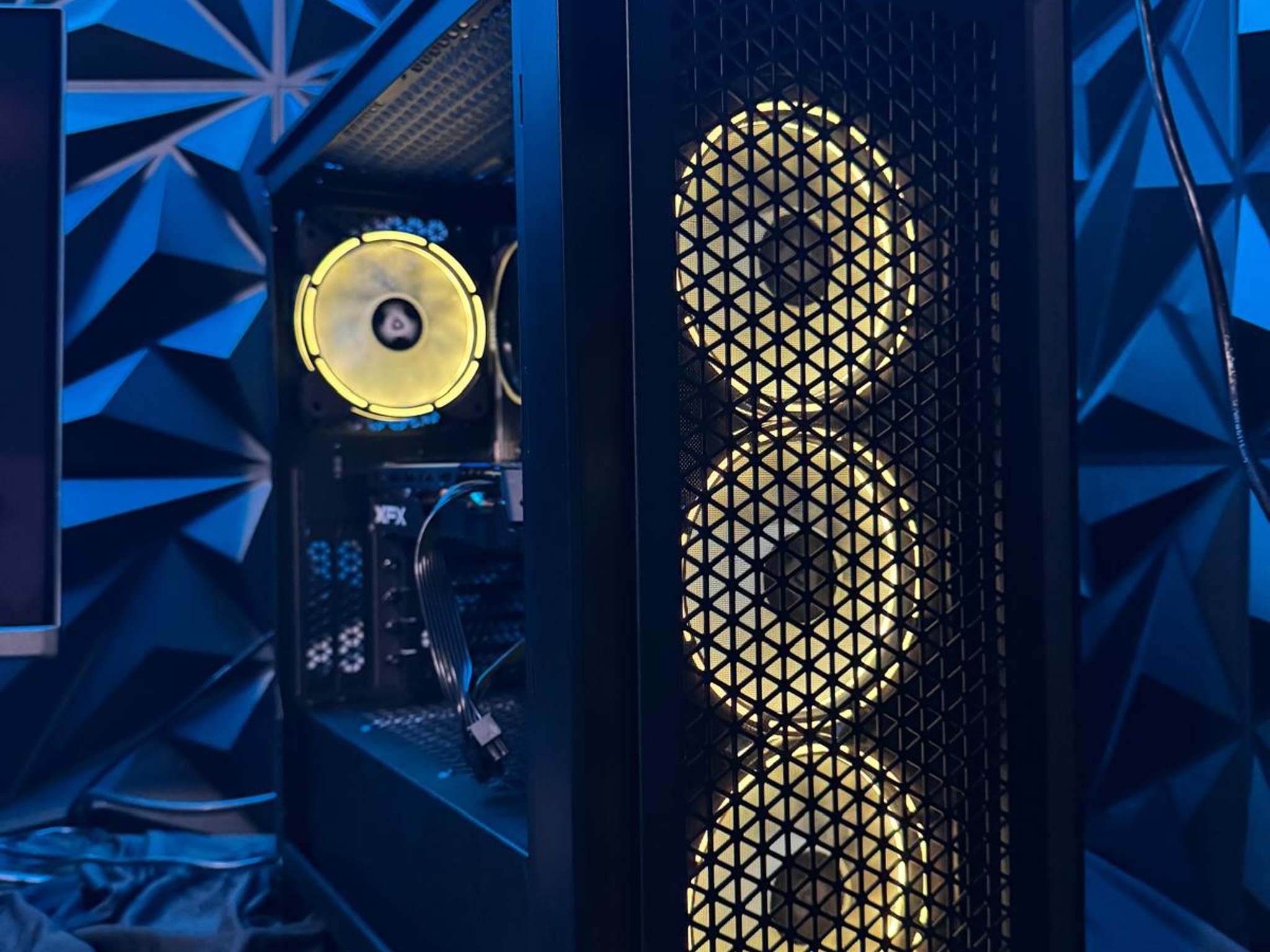 💰 Budget Baddie 580 💀🔥 Ryzen 2600| RX 580| 16 GB DDR4 |1.75 TB Storage