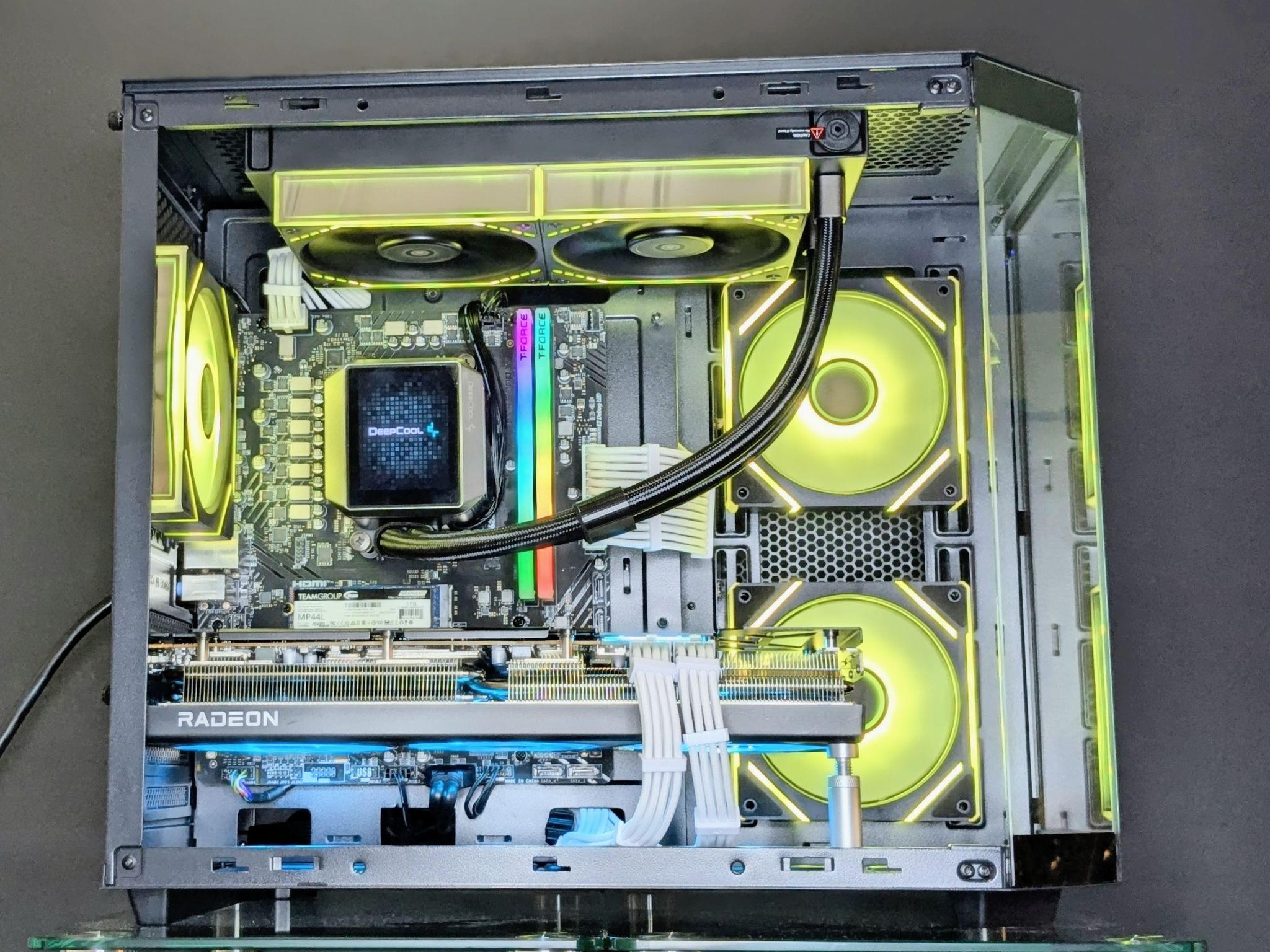 BF💲🏷️ Liquid Cooled/RX 7800XT⚫️Ryzen 8400F(AM5)⚫️32GB DDR5@5200MHz⚫️1TB NVMe/ PCIE 4.0⚫️Windows 11