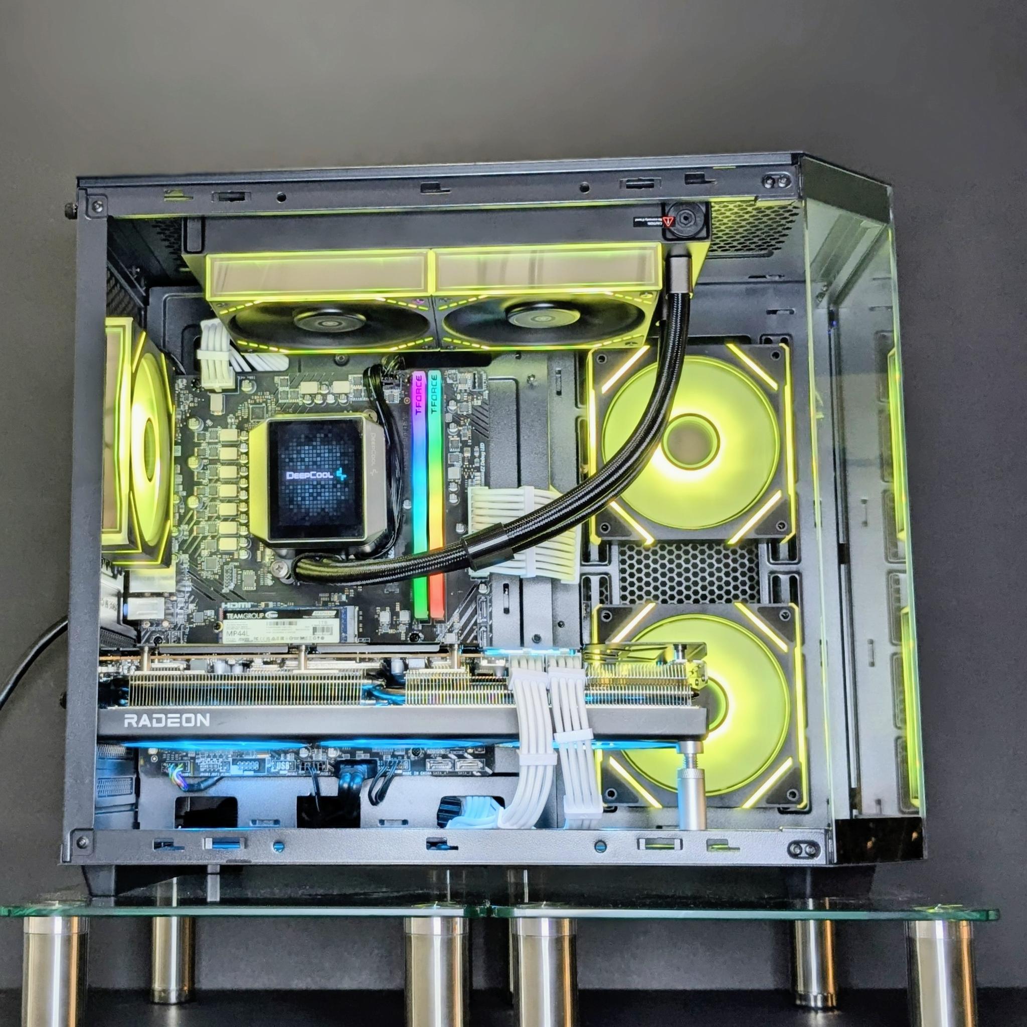 BF💲🏷️ Liquid Cooled/RX 7800XT⚫️Ryzen 8400F(AM5)⚫️32GB DDR5@5200MHz⚫️1TB NVMe/ PCIE 4.0⚫️Windows 11