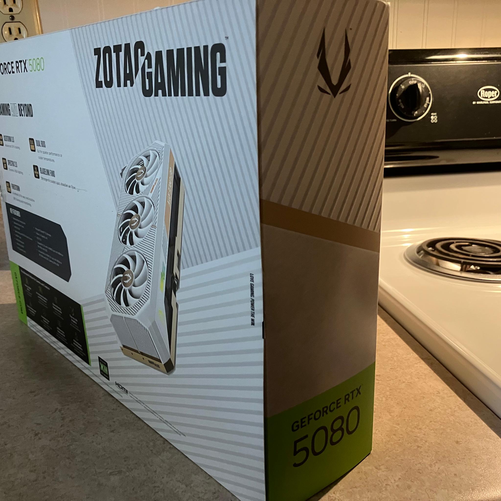 ZOTAC GAMING GeForce RTX 5080 SOLID OC White Edition