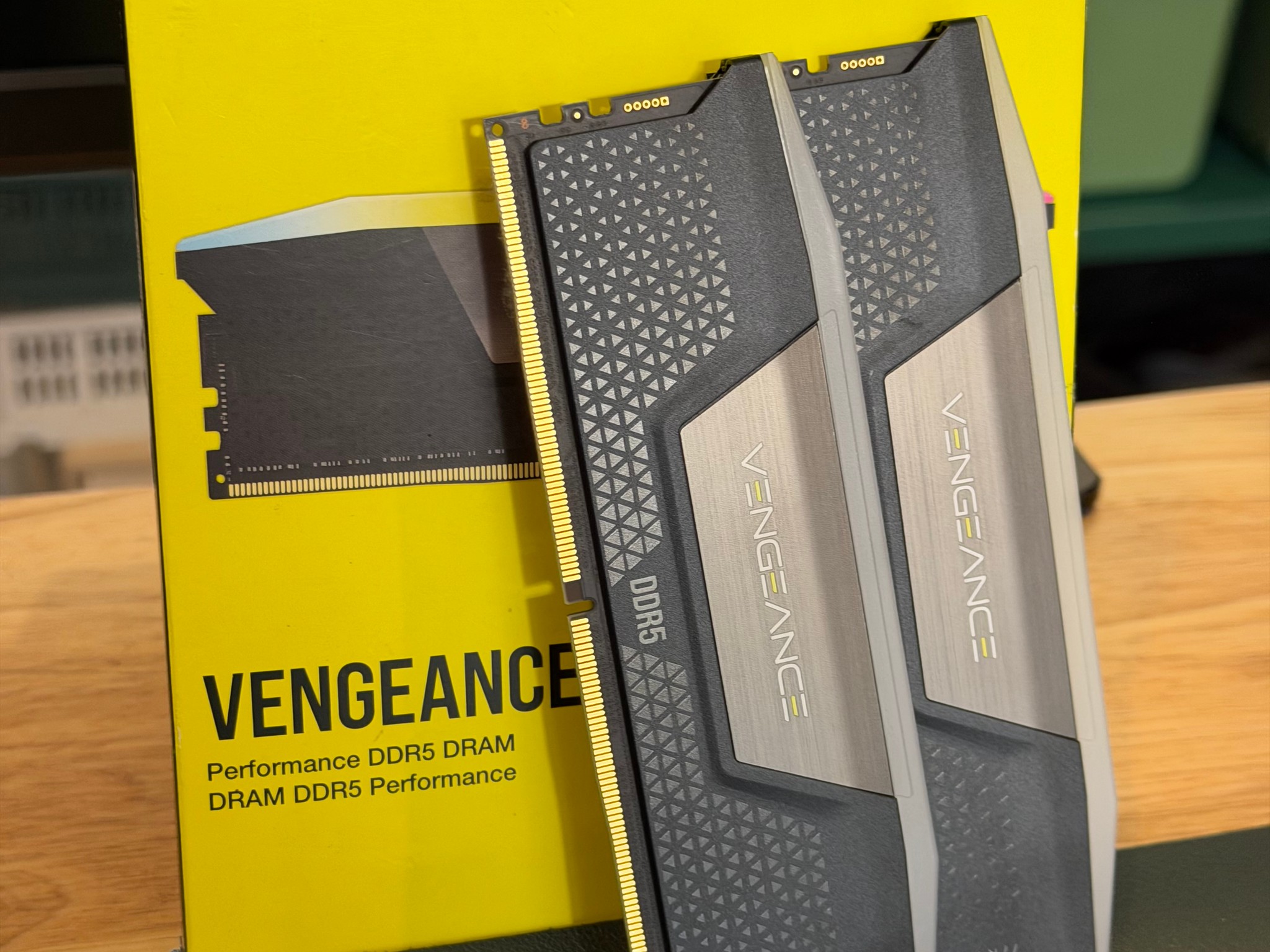 Corsair Vengeance RGB 32GB (2x16GB) DDR5-5600 CL40 (CMH32GX5M2B5600C40K)