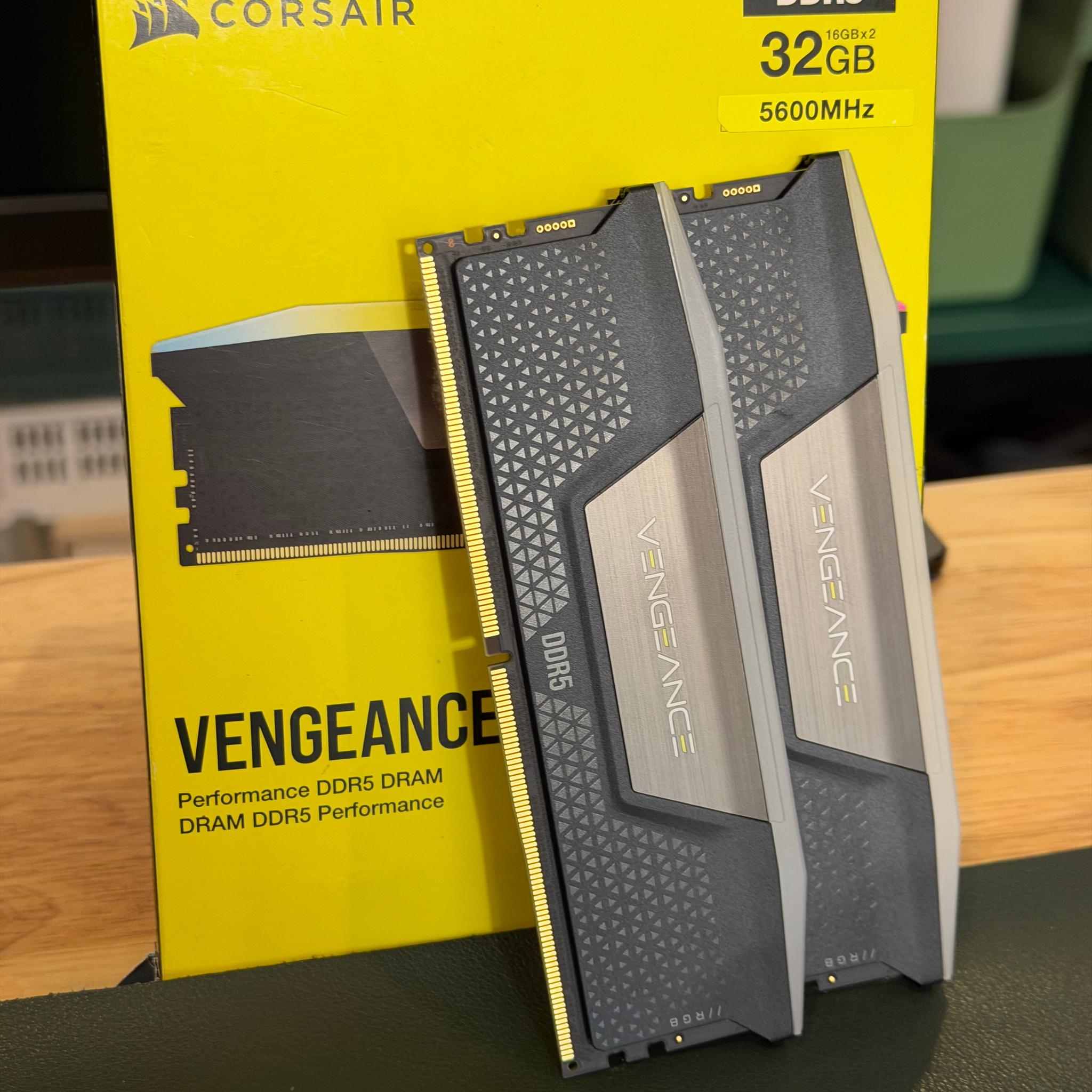 Corsair Vengeance RGB 32GB (2x16GB) DDR5-5600 CL40 (CMH32GX5M2B5600C40K)
