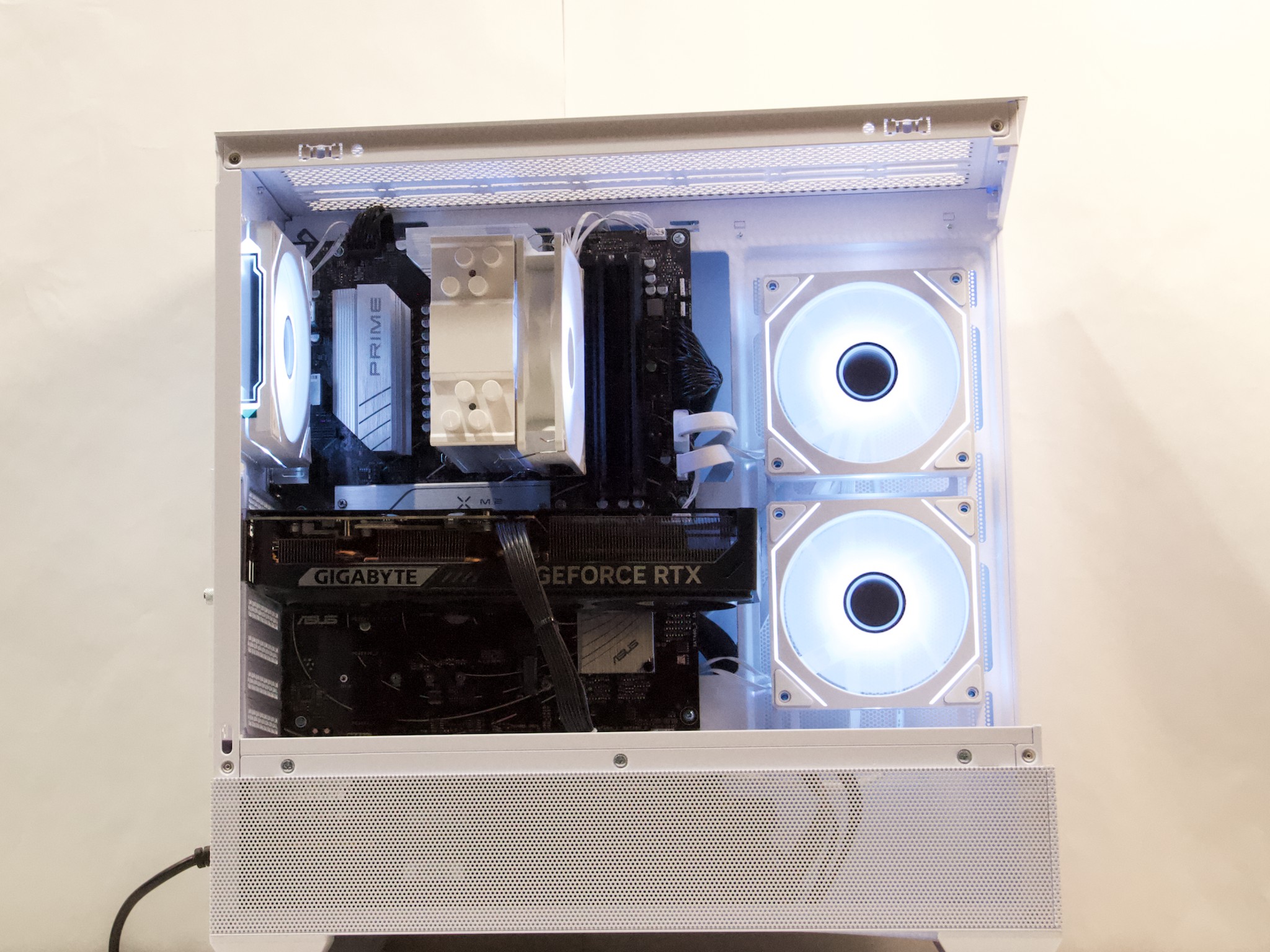 RTX 5070, Ryzen 5 9600X, 32GB DDR5, 2TB NVMe SSD, WiFi - Custom Gaming PC