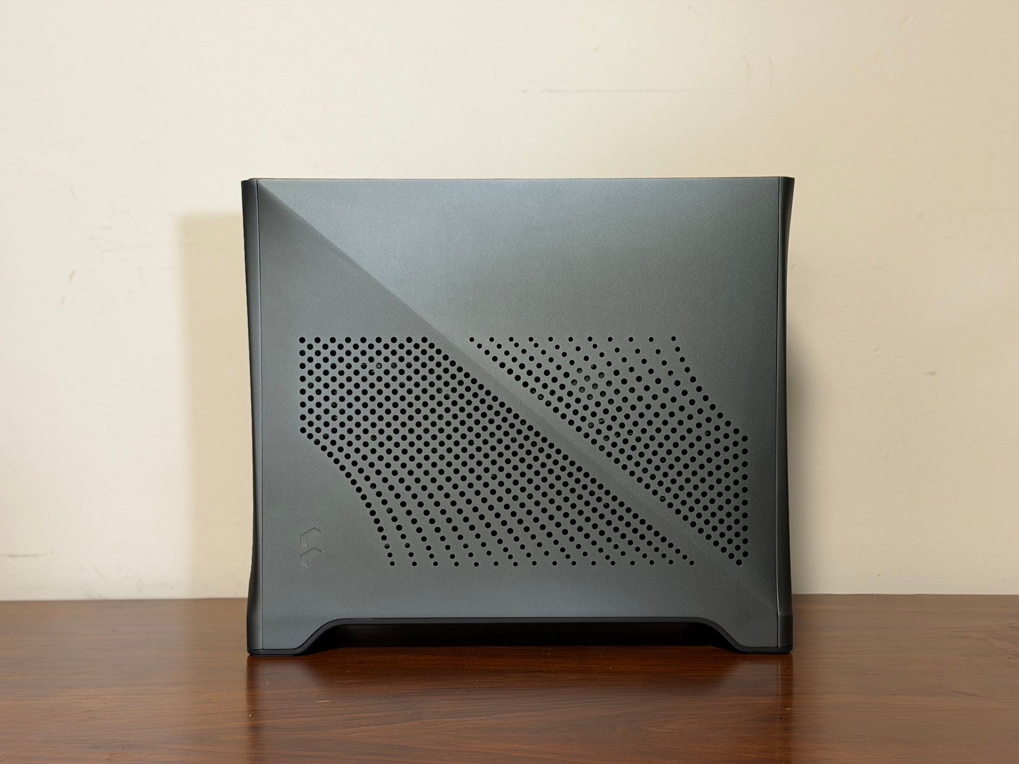 RTX 5070 | Ryzen 5 7600X | 16GB DDR5-6000 | A620I Mini-ITX | 1TB SSD | 700W SFF PSU